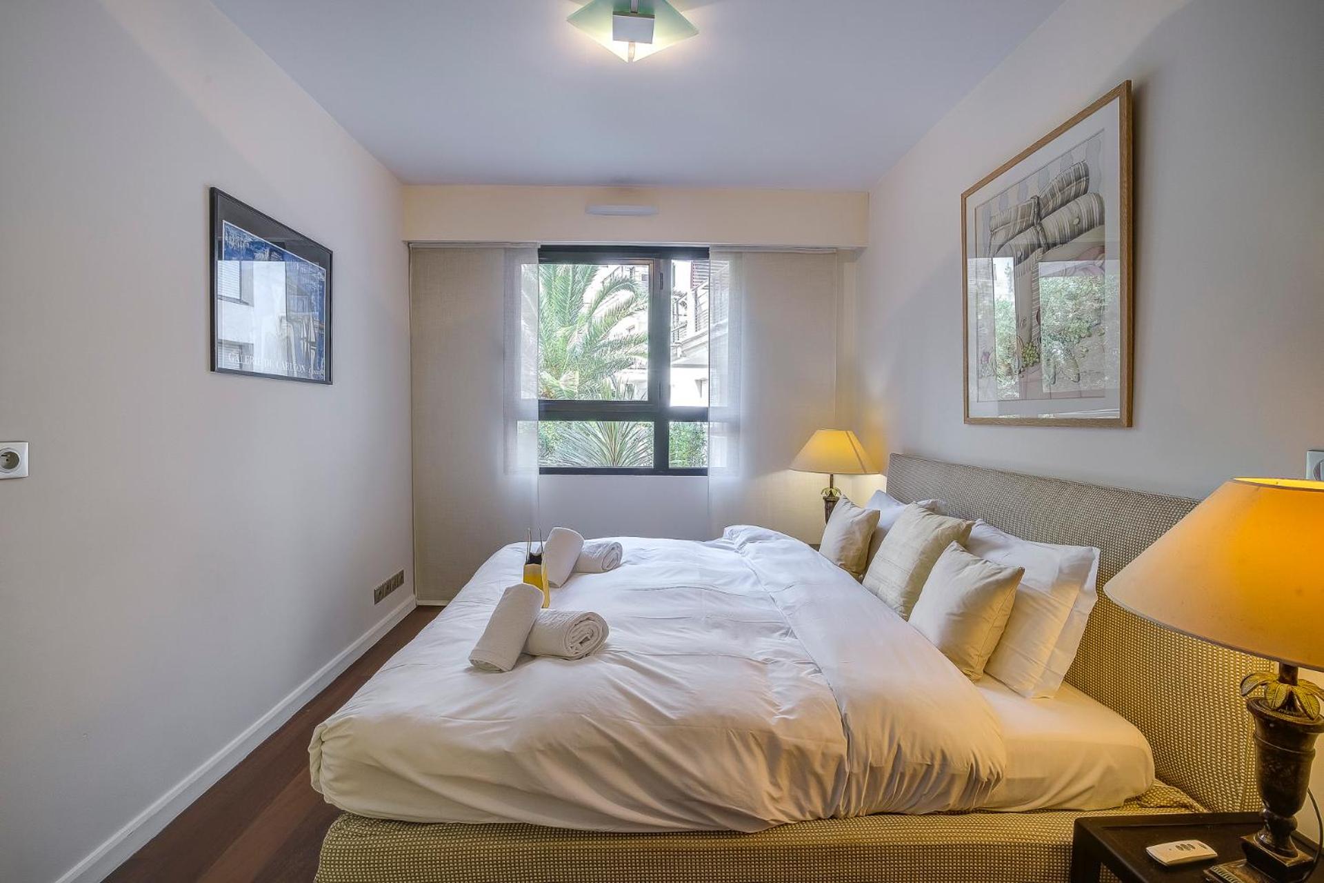 Apartment with Garden View