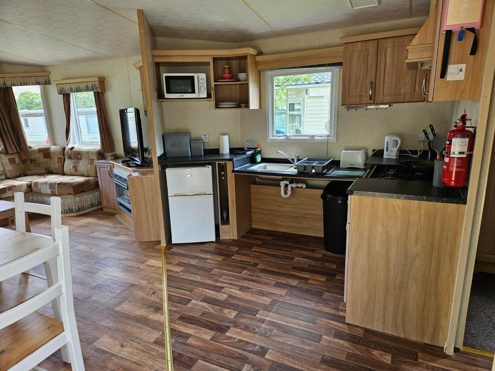 Two-Bedroom Holiday Home Wheelchair friendly DOGS ALLOWED photo 2