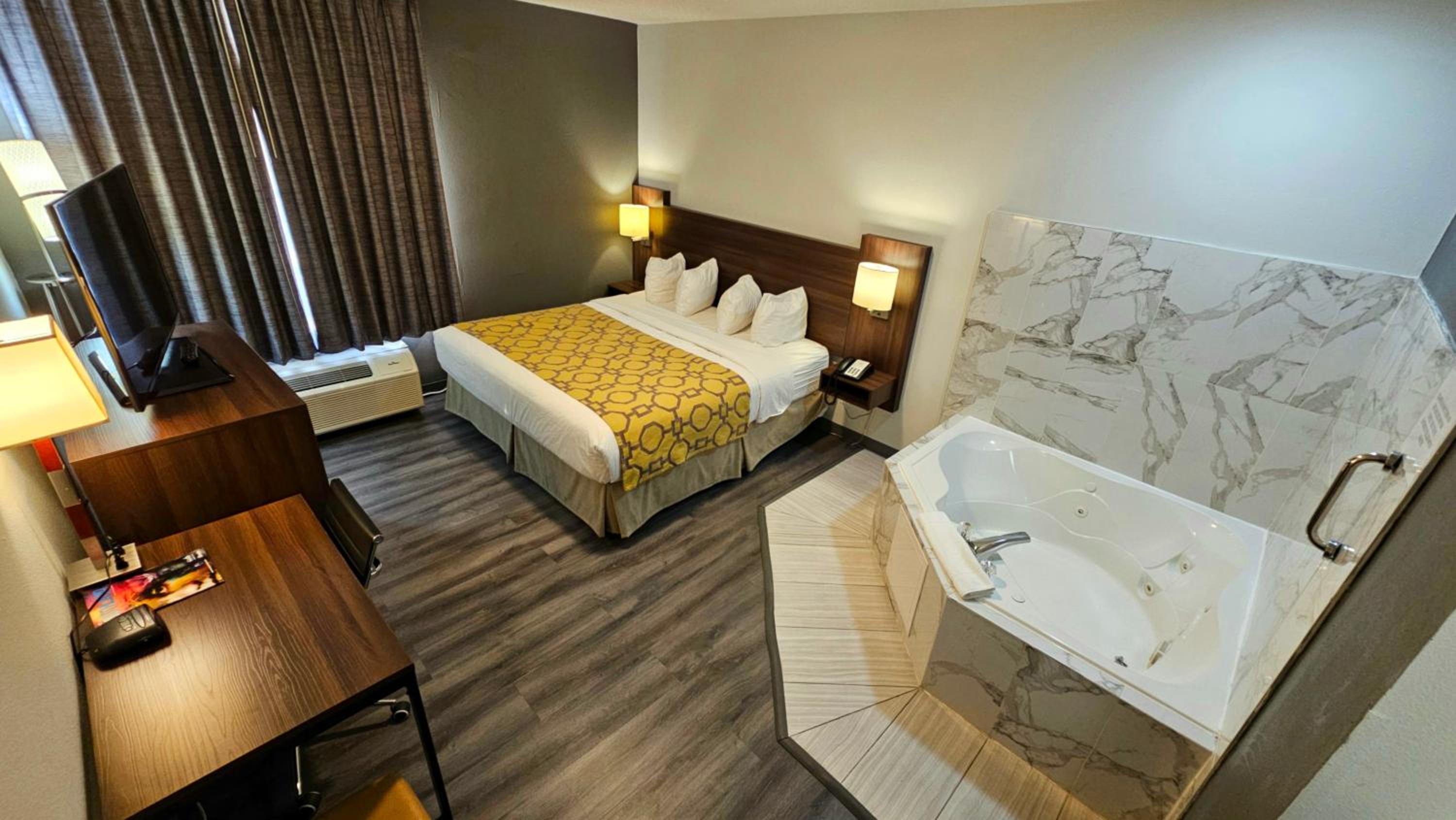 King Studio Suite with Jetted Tub - Non-Smoking - Photo 3
