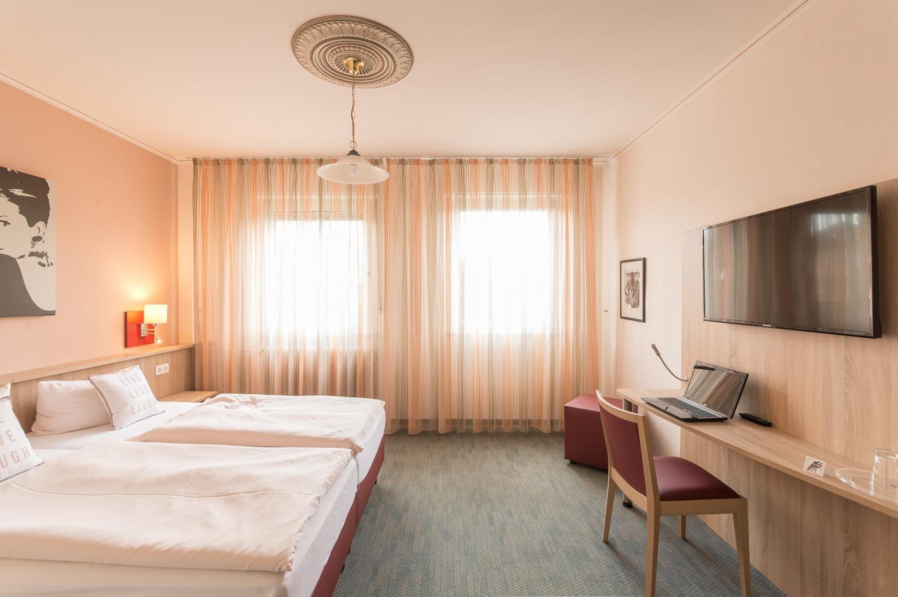Double Room - Photo 11