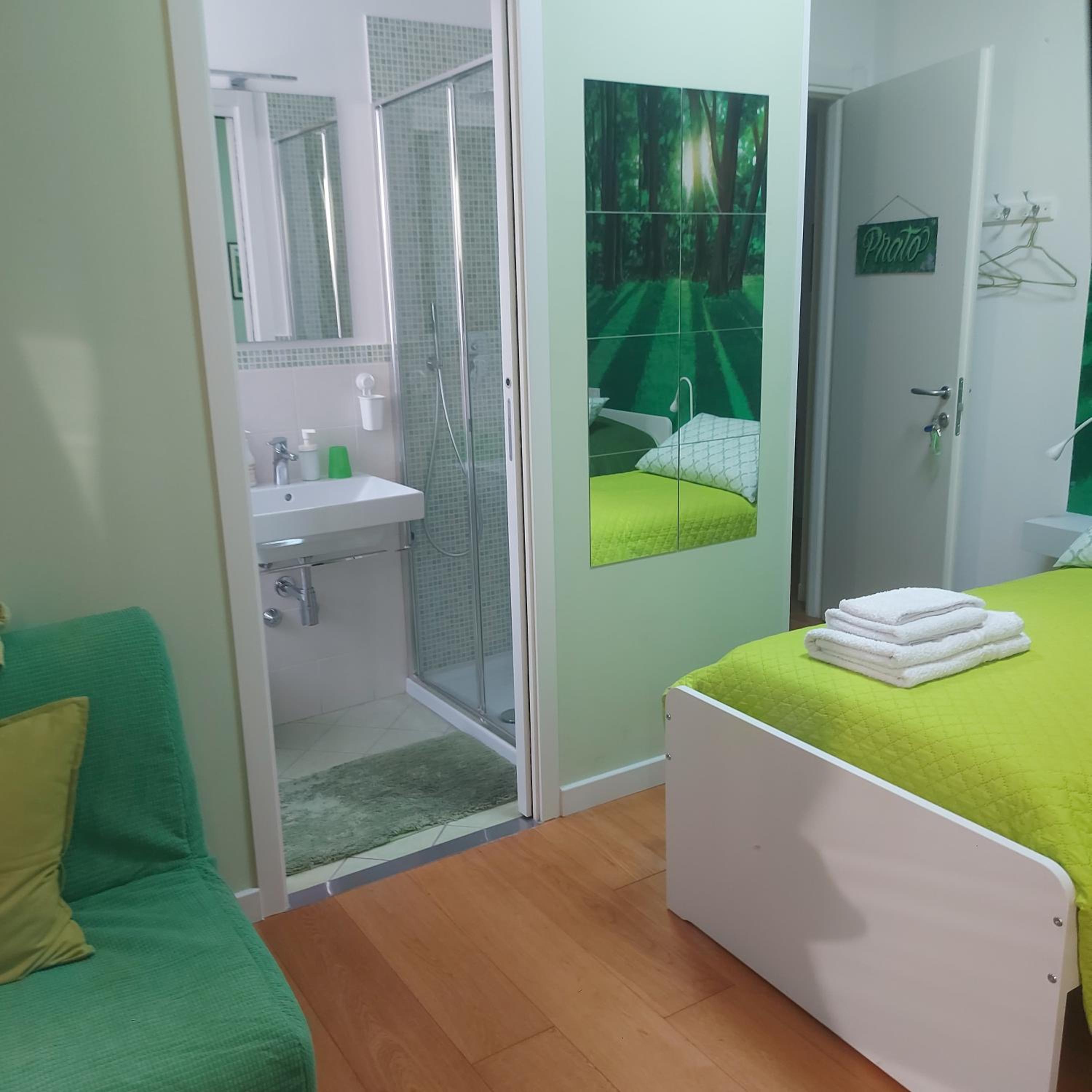 Twin Room with Private Bathroom photo 2