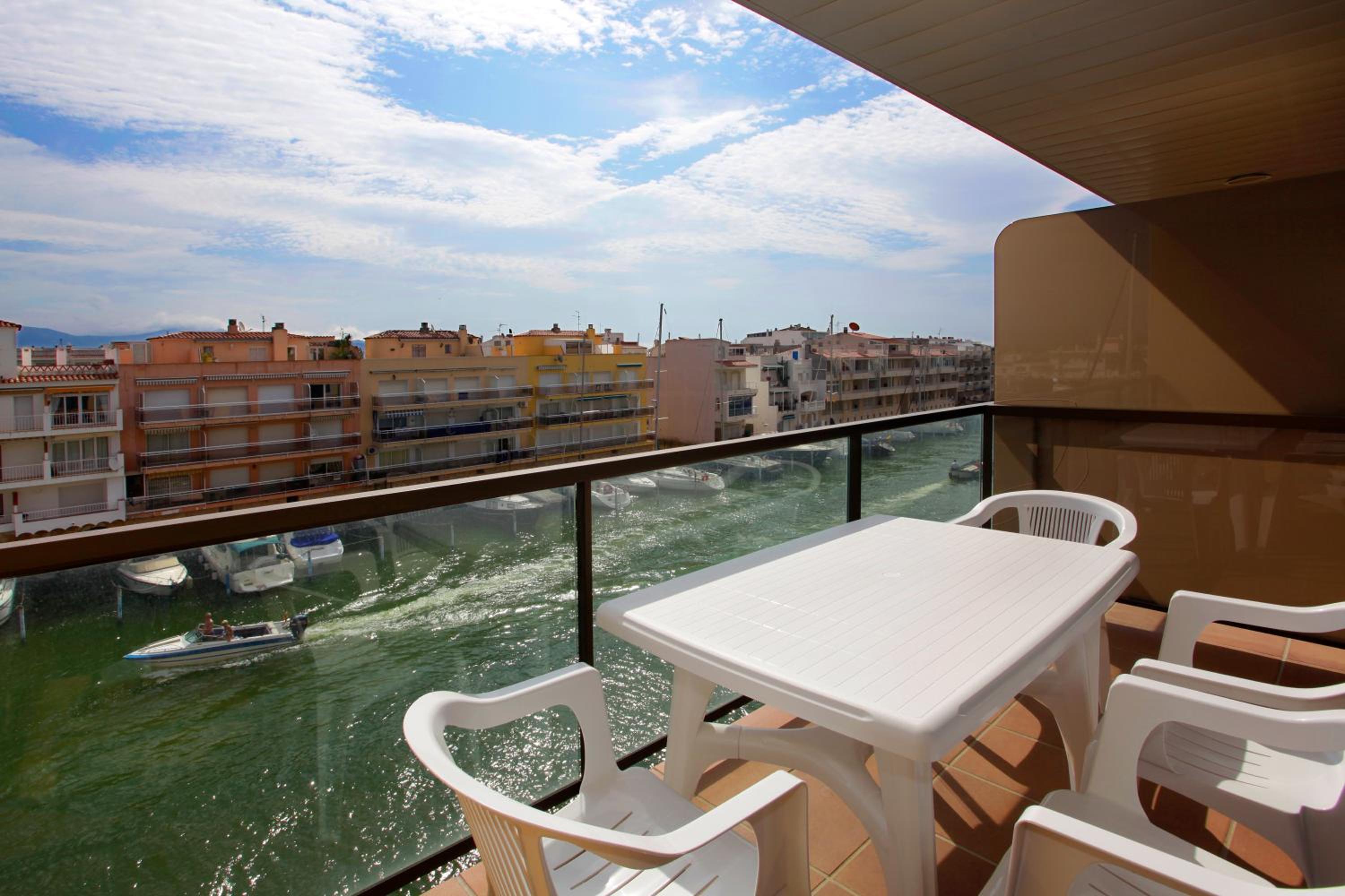 Two-Bedroom Apartment (2-5 Adults)