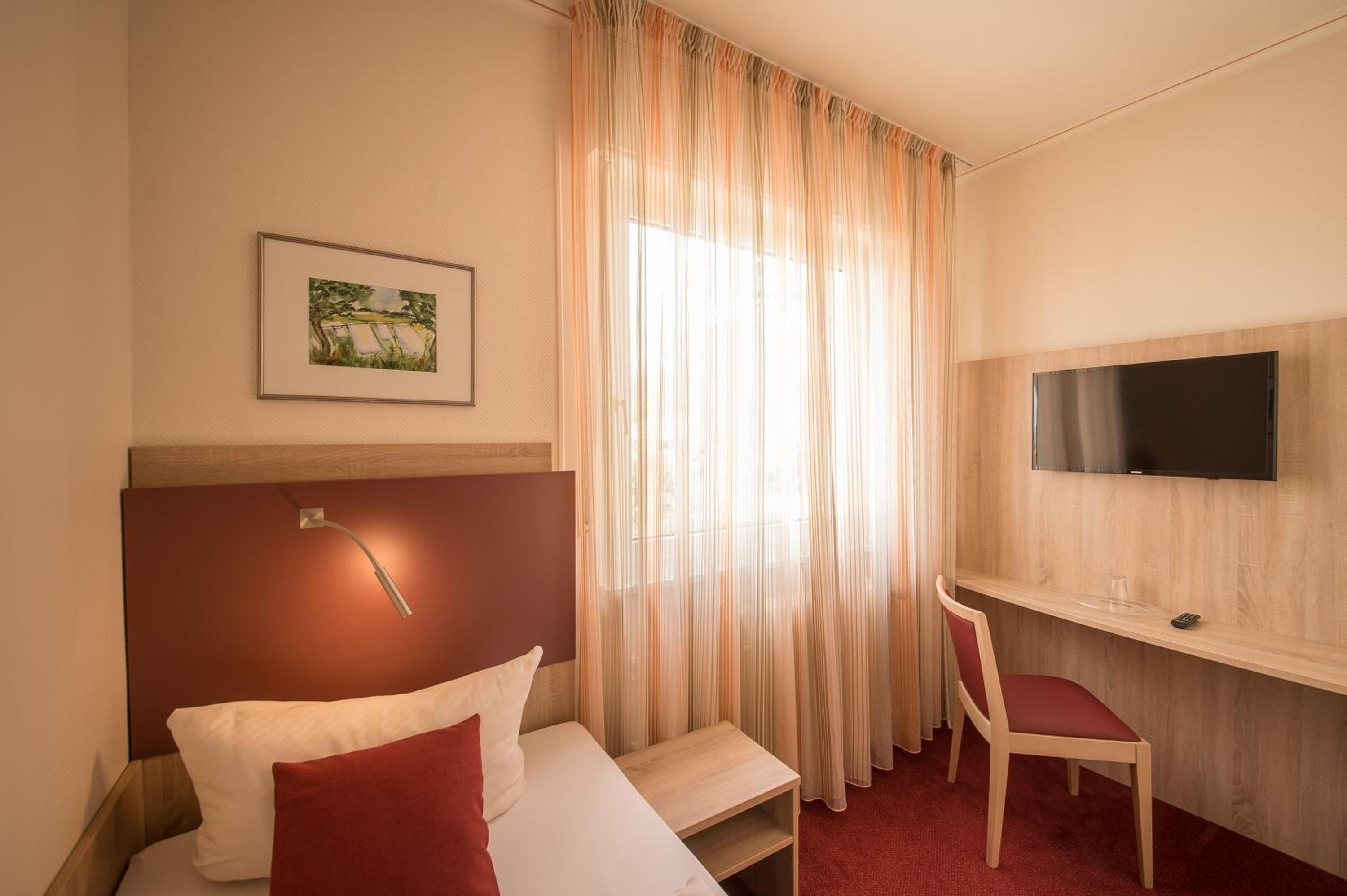 Single Room photo 2
