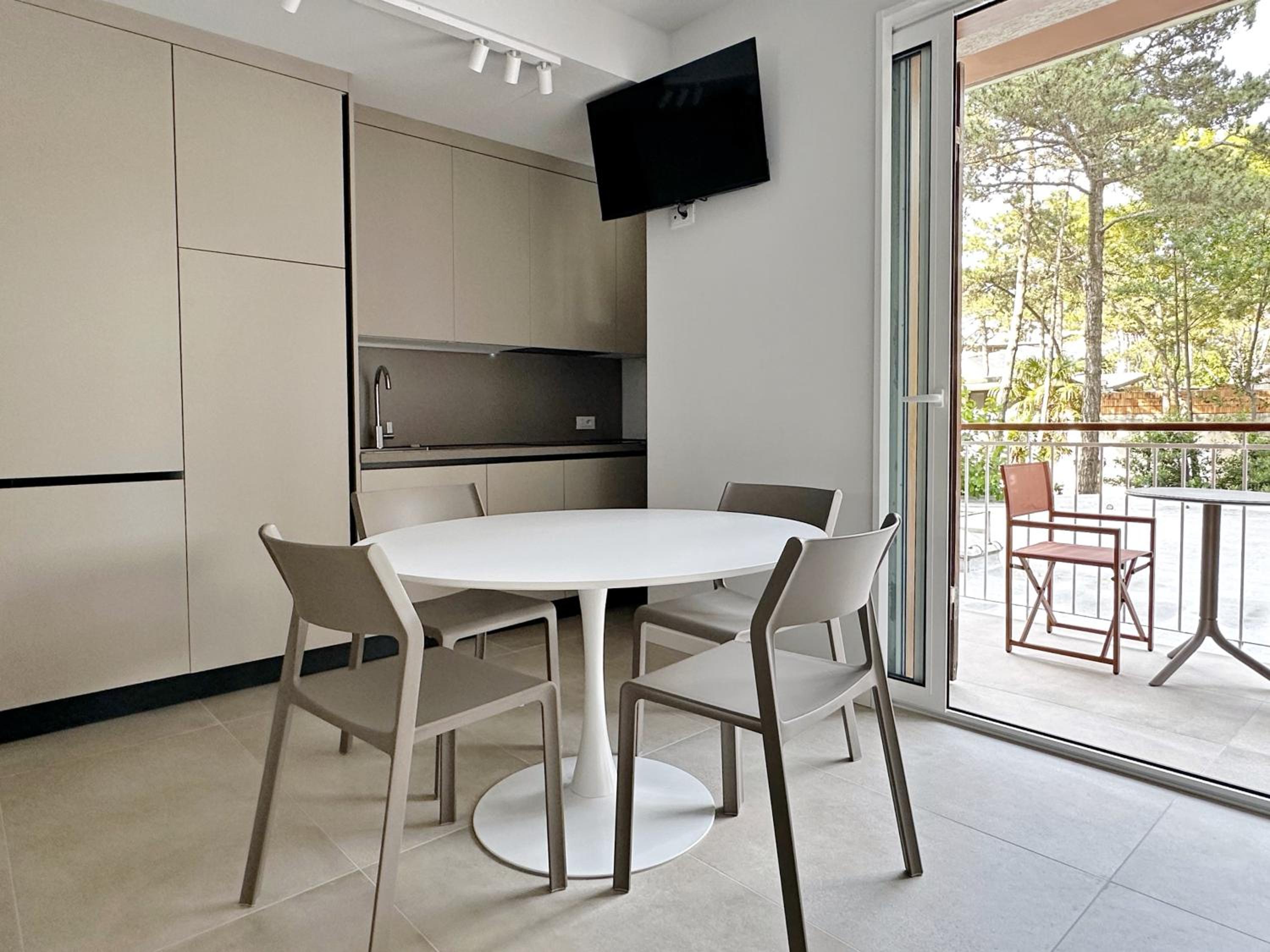 One-Bedroom Apartment with Terrace photo 1