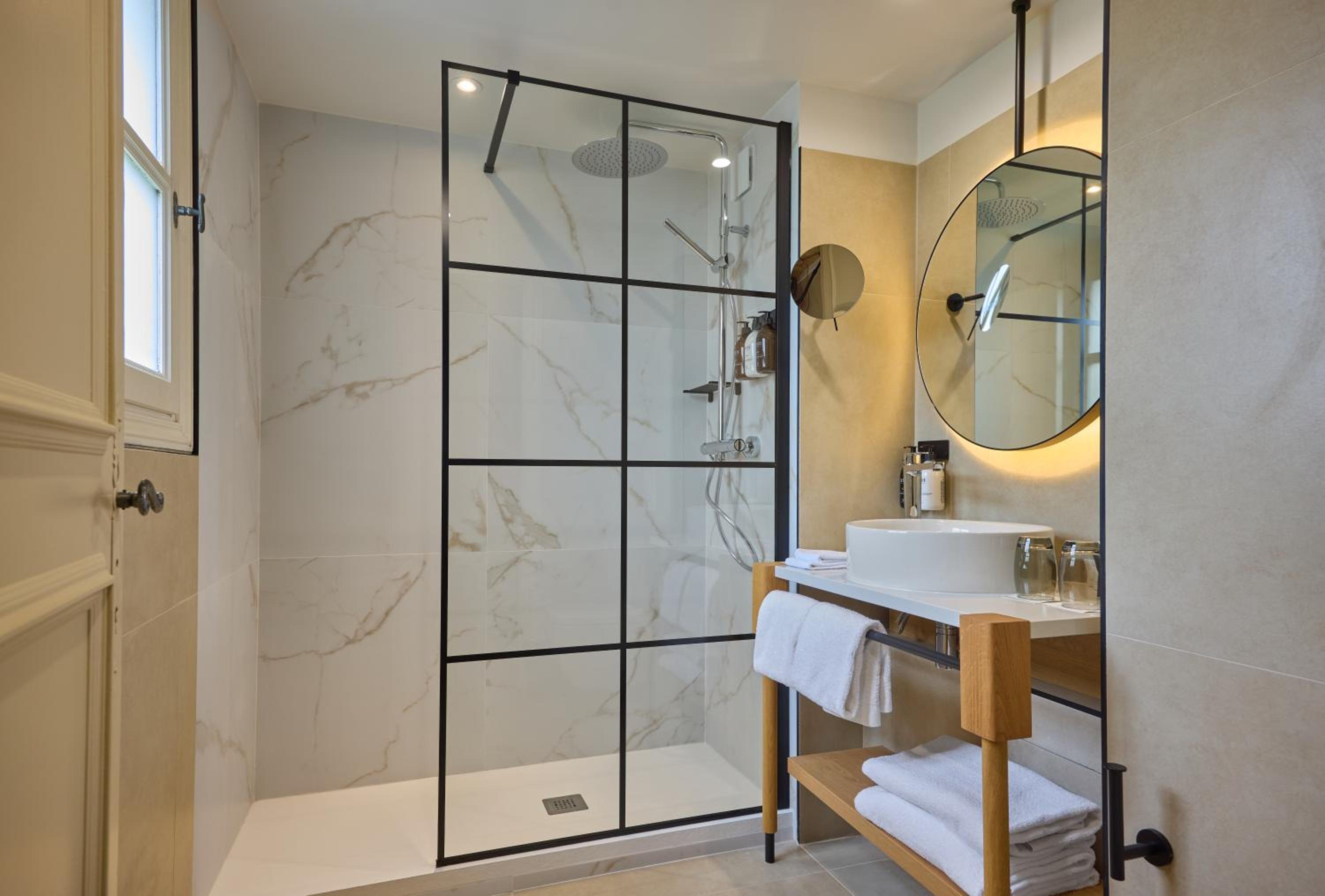 Superior Twin Room with Balcony and Garden View photo 3