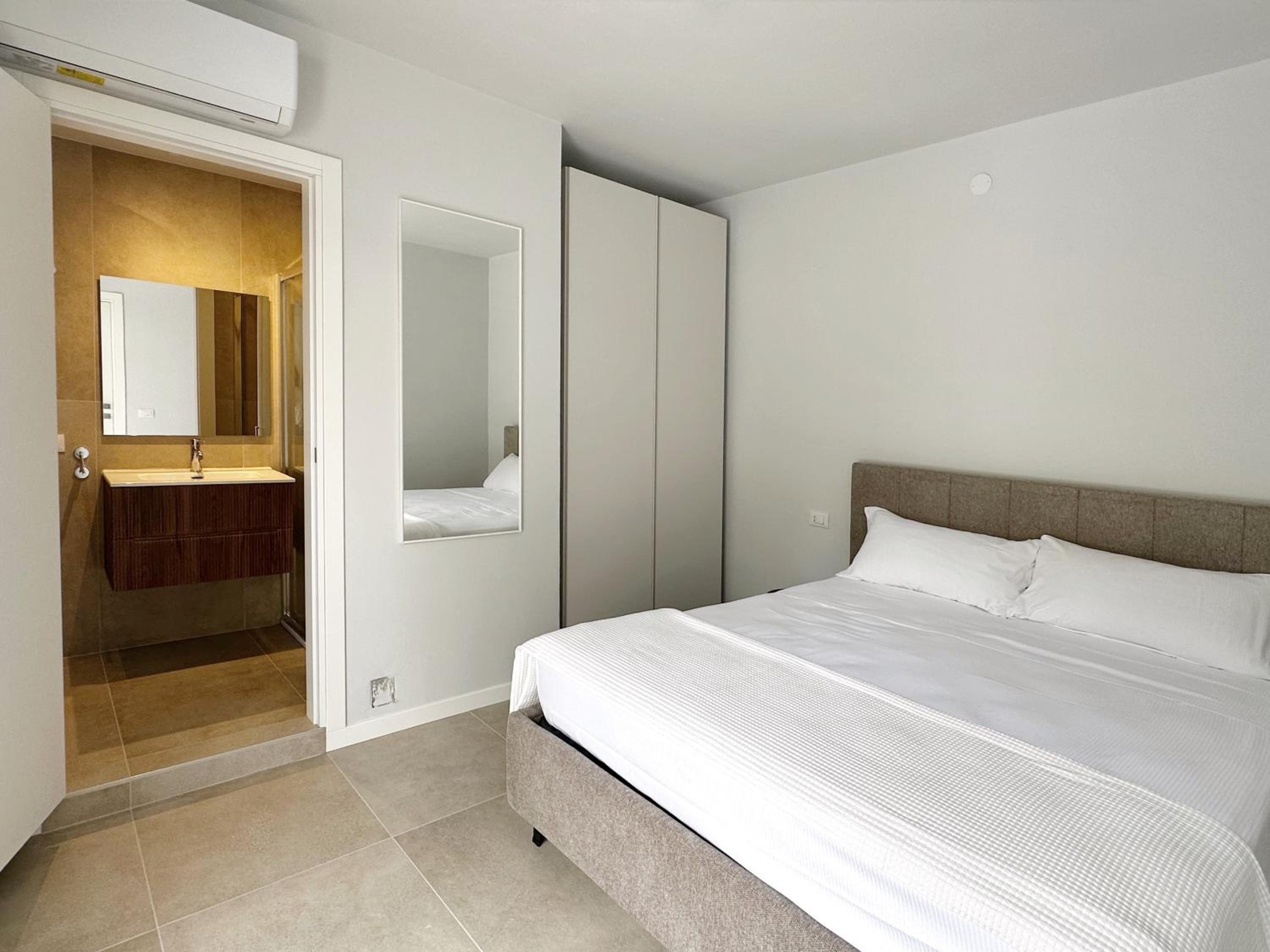 One-Bedroom Apartment with Terrace photo 3