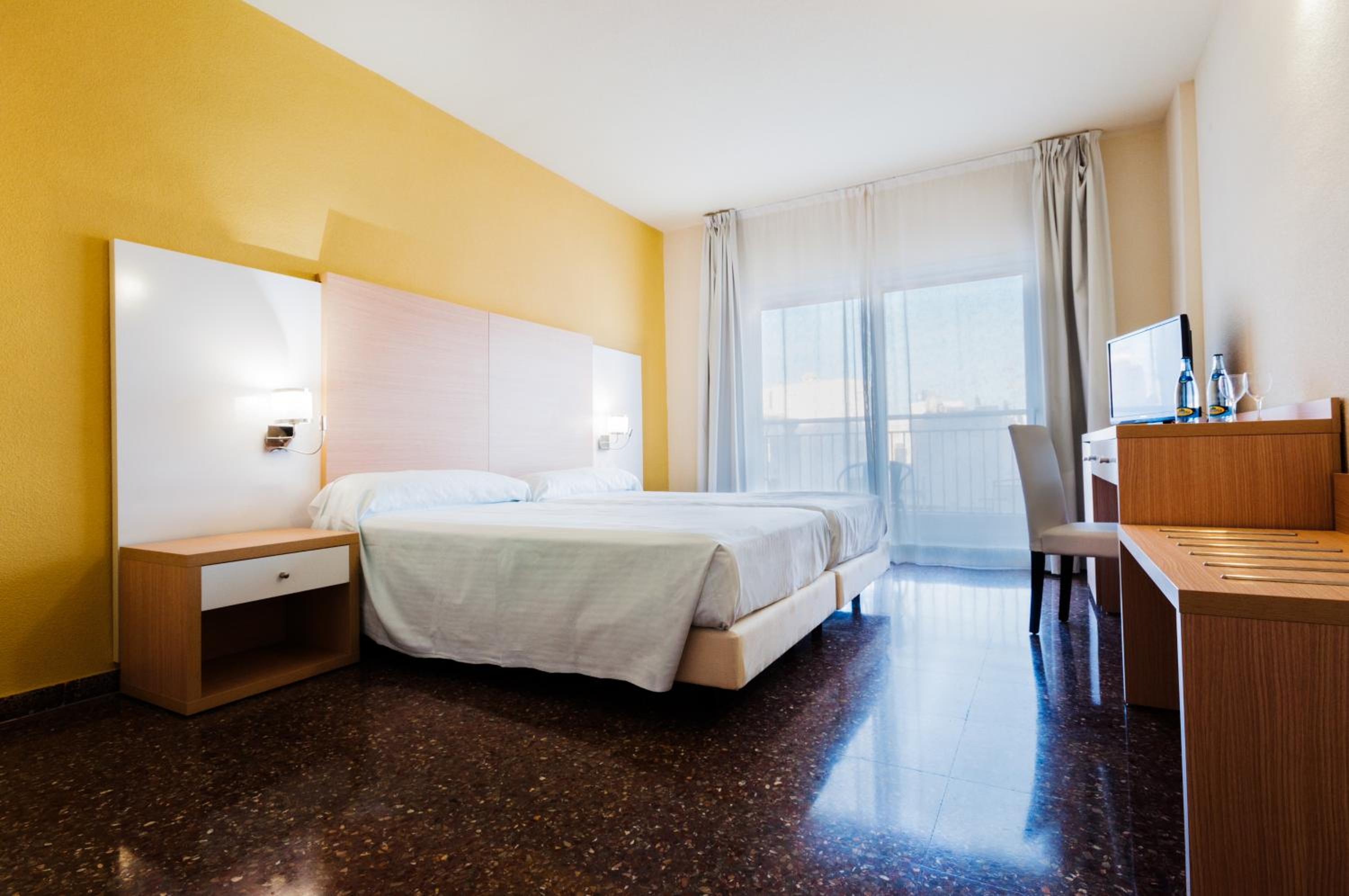 Triple Room with Terrace - Photo 2