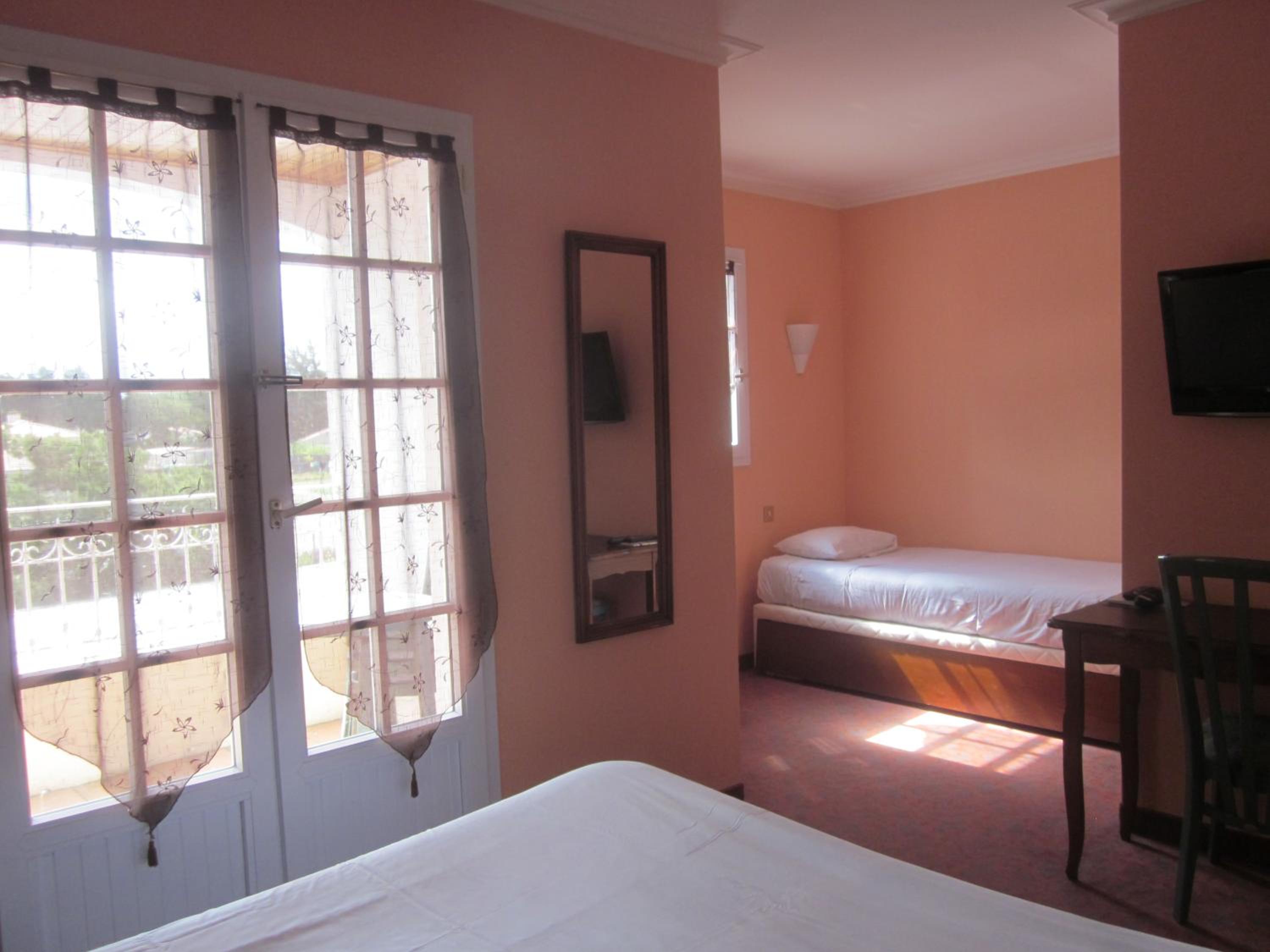 Superior Triple Room - Photo 1