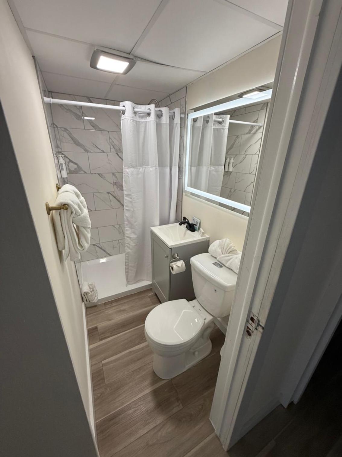 Two-Bedroom Deluxe Apartment photo 3