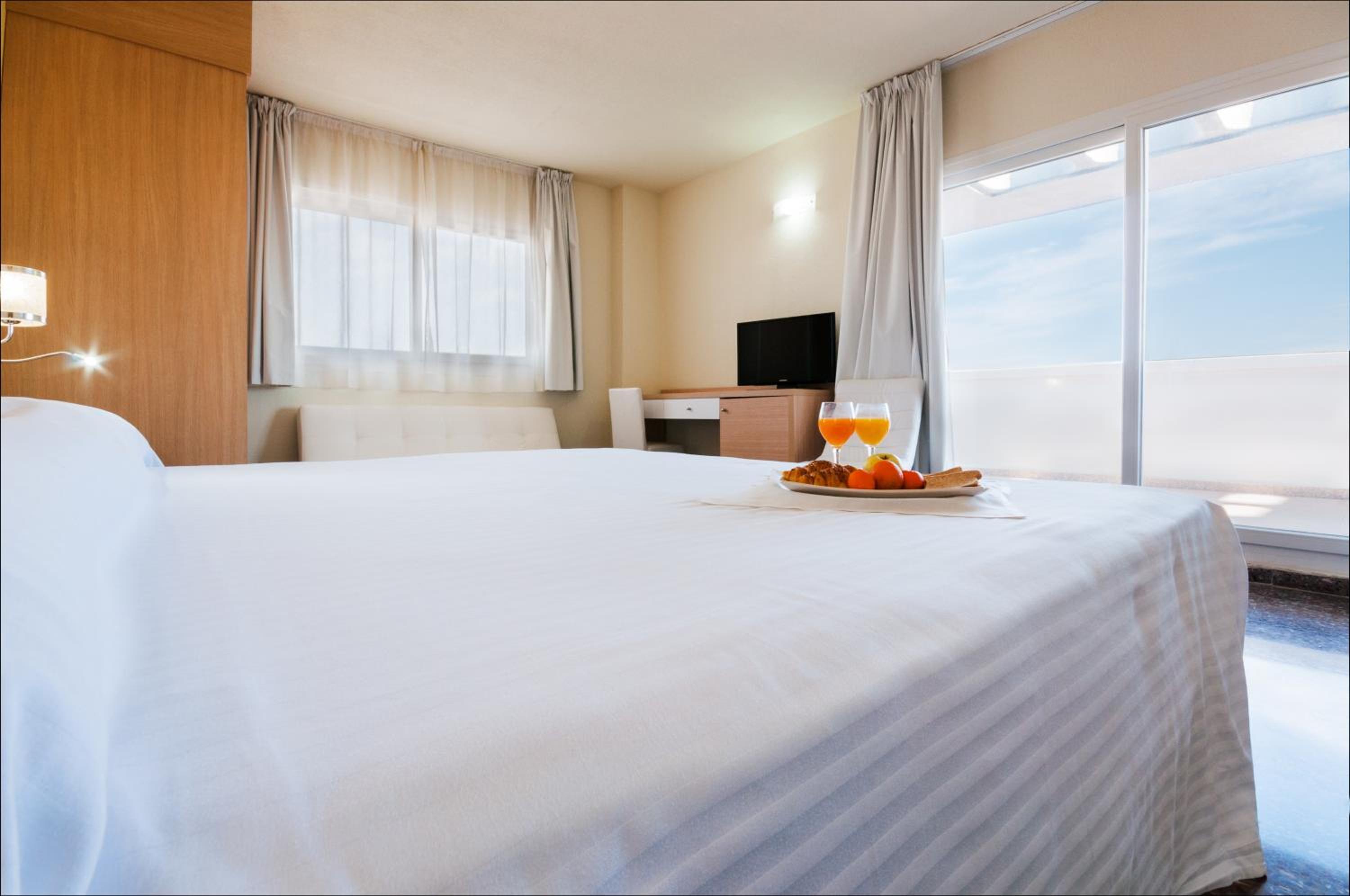 Junior Suite with Terrace - Photo 4