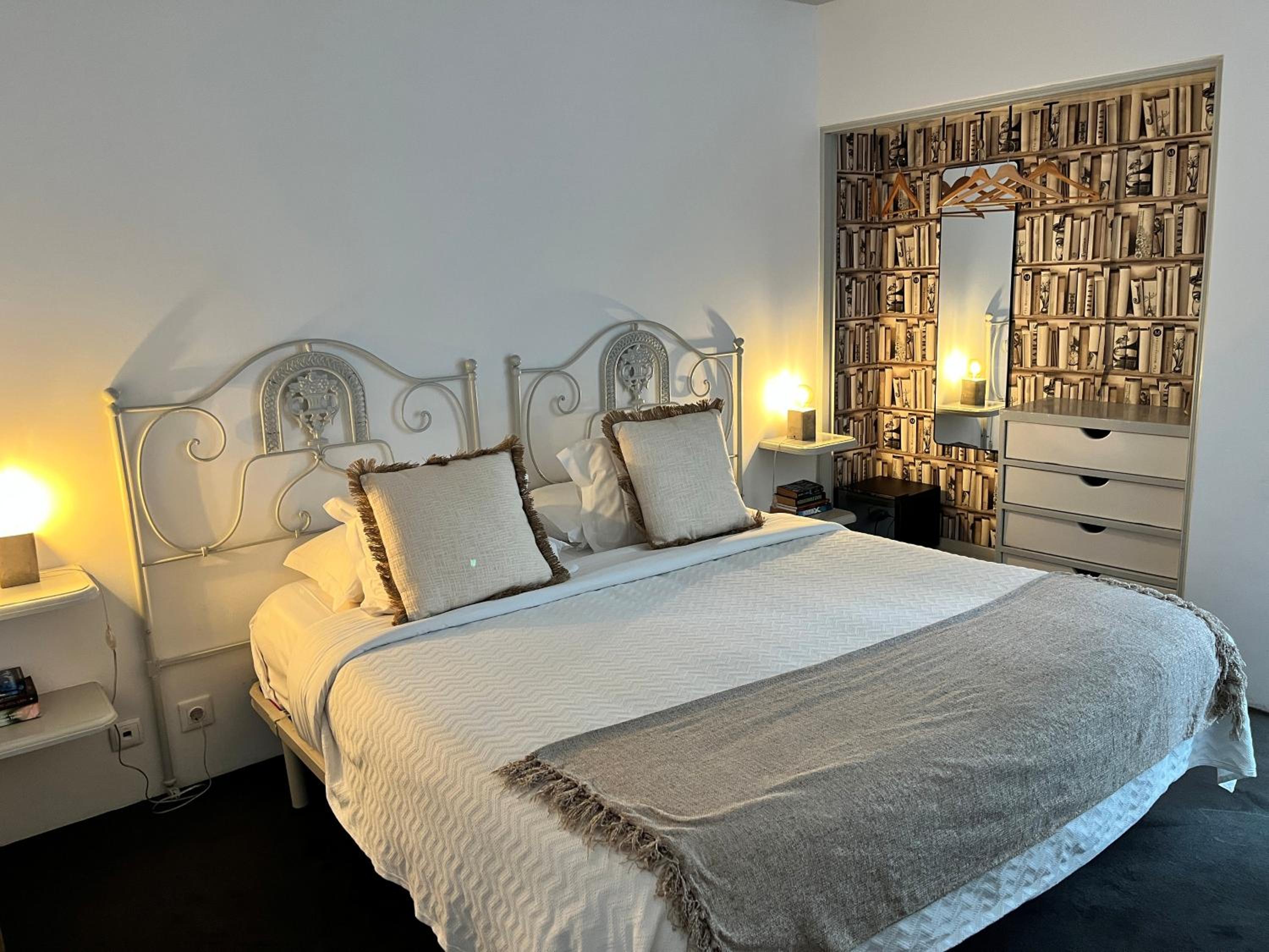 Double or Twin Room thumbnail 6