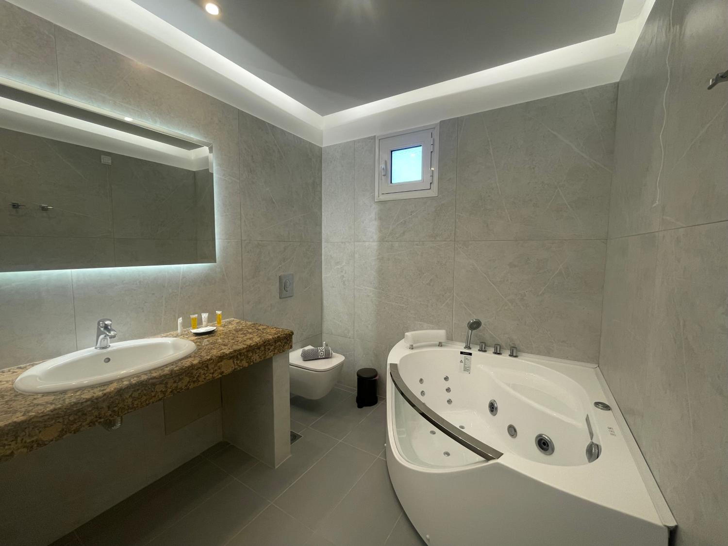 King Room with Spa Bath