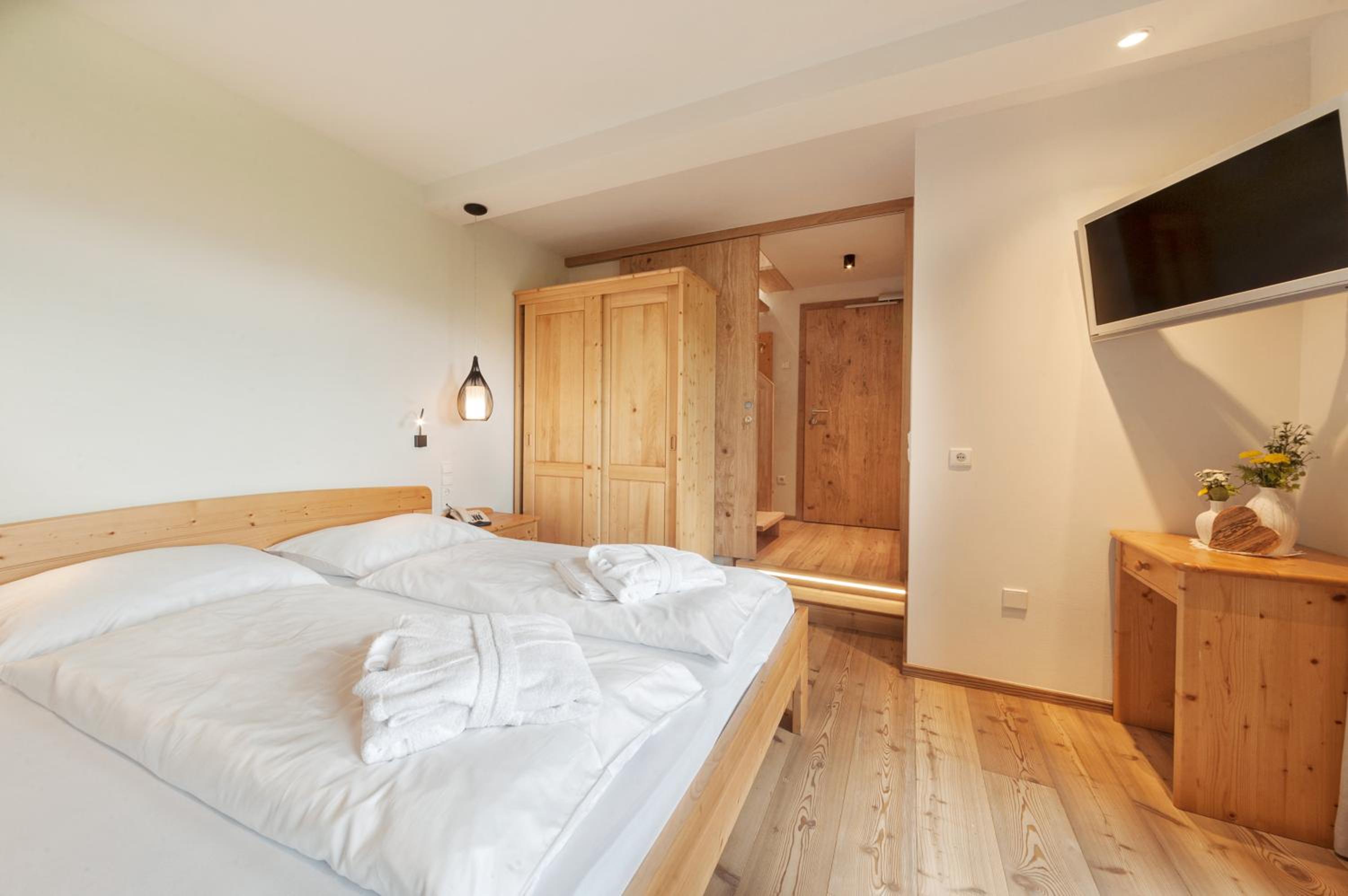 Two Connecting Double Rooms (2 Adults + 2 Children)