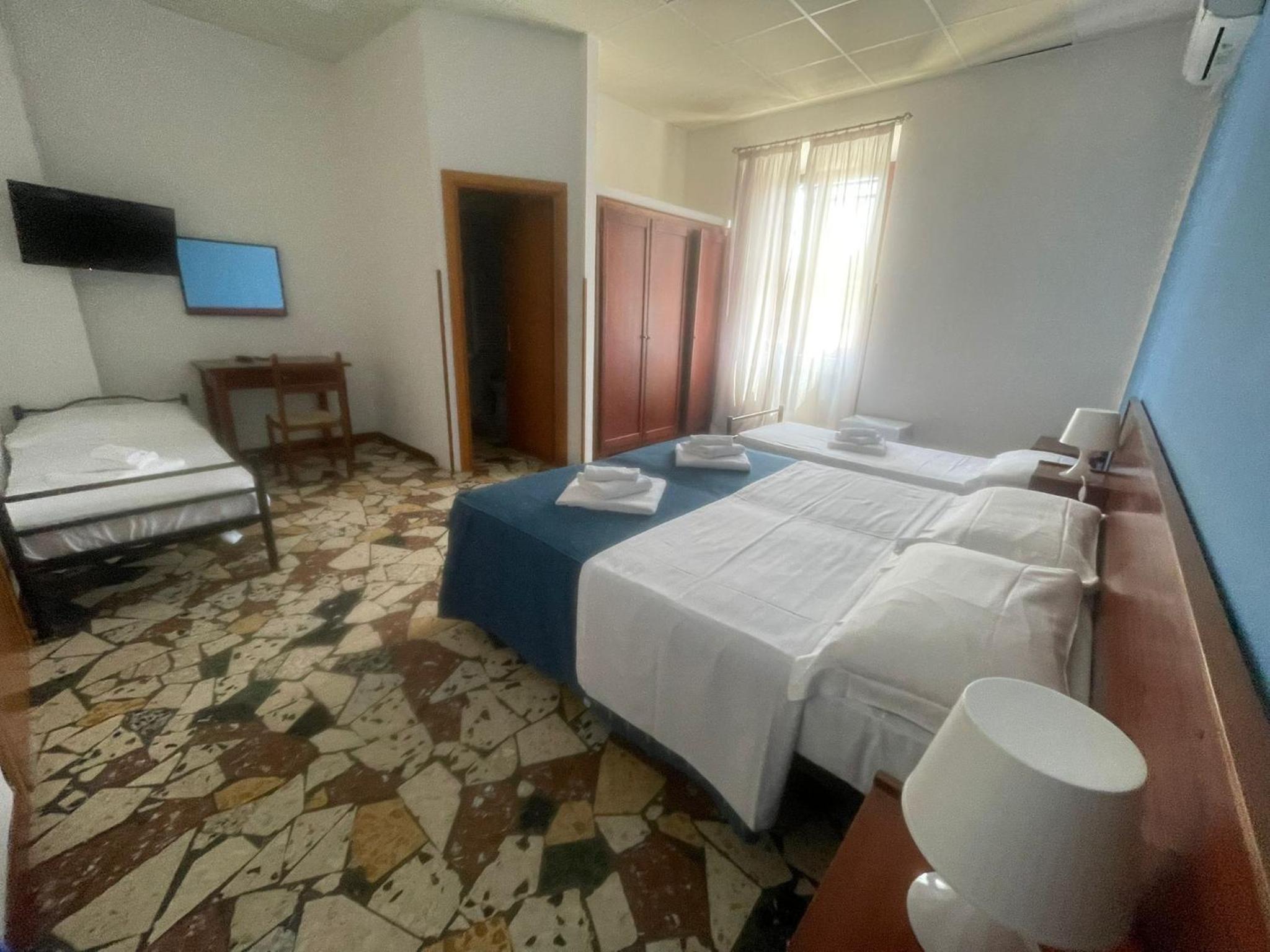 Standard Quadruple Room with Beach Package photo 2