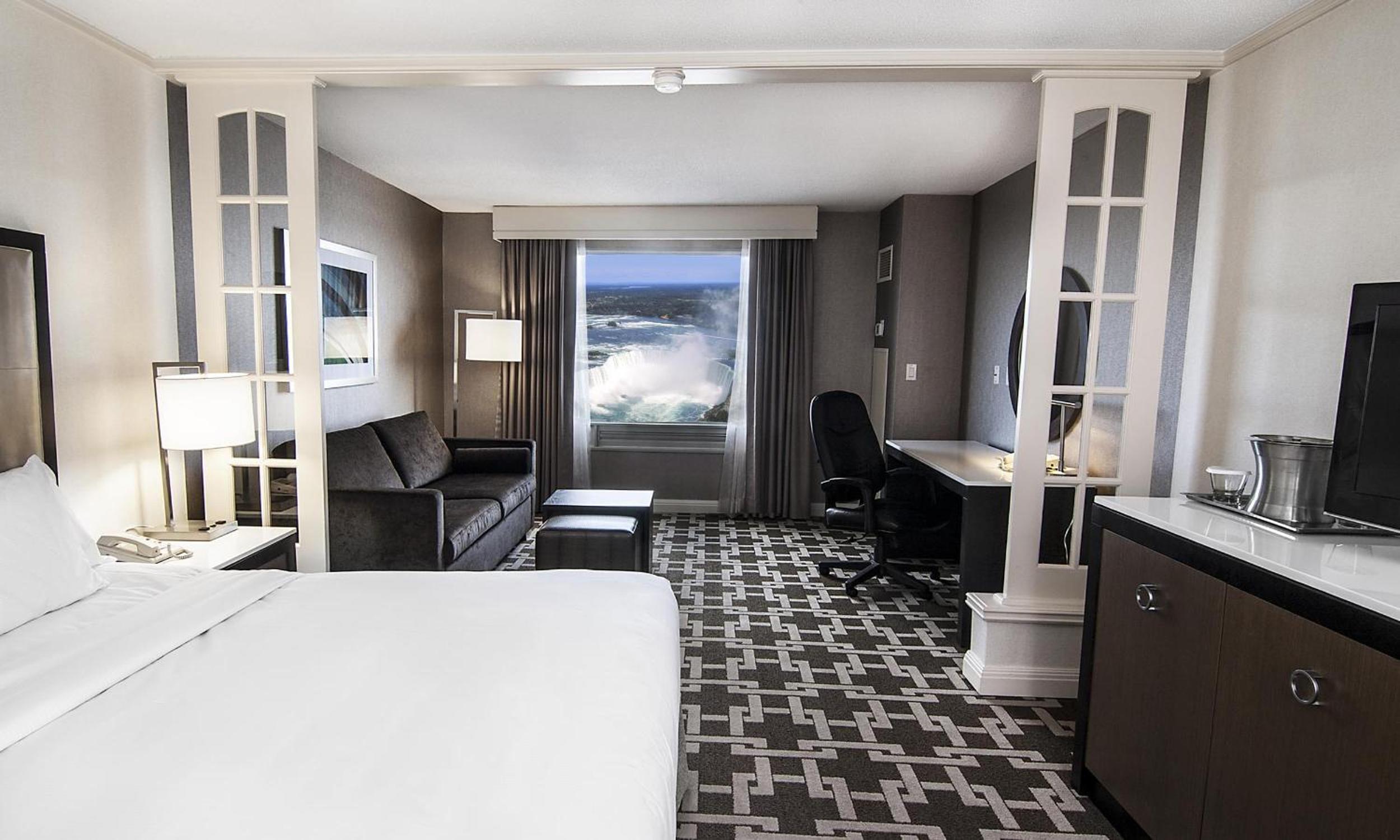 King Studio Suite with Spa Bath and US Falls View