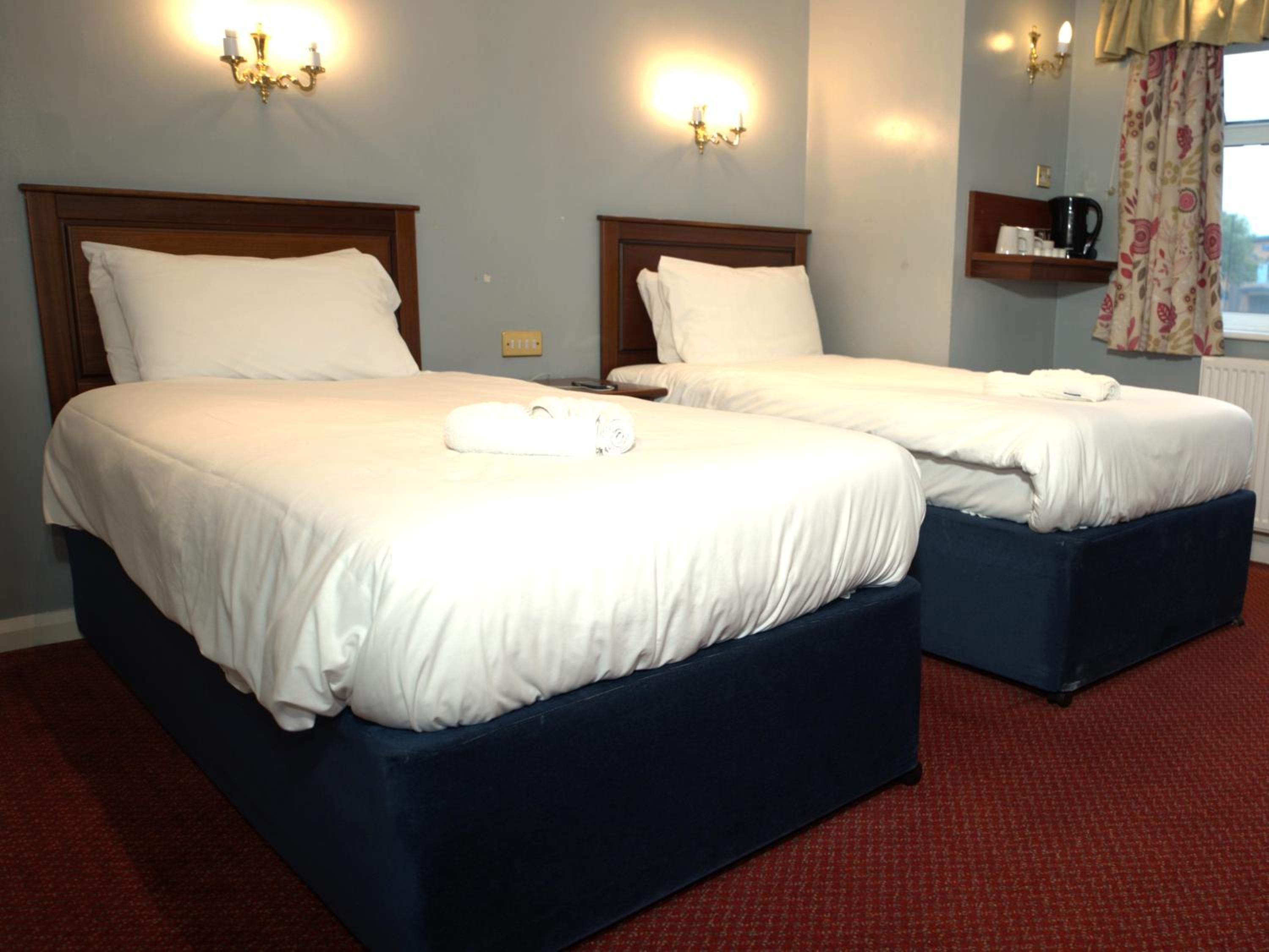 Standard Twin Room - Photo 2