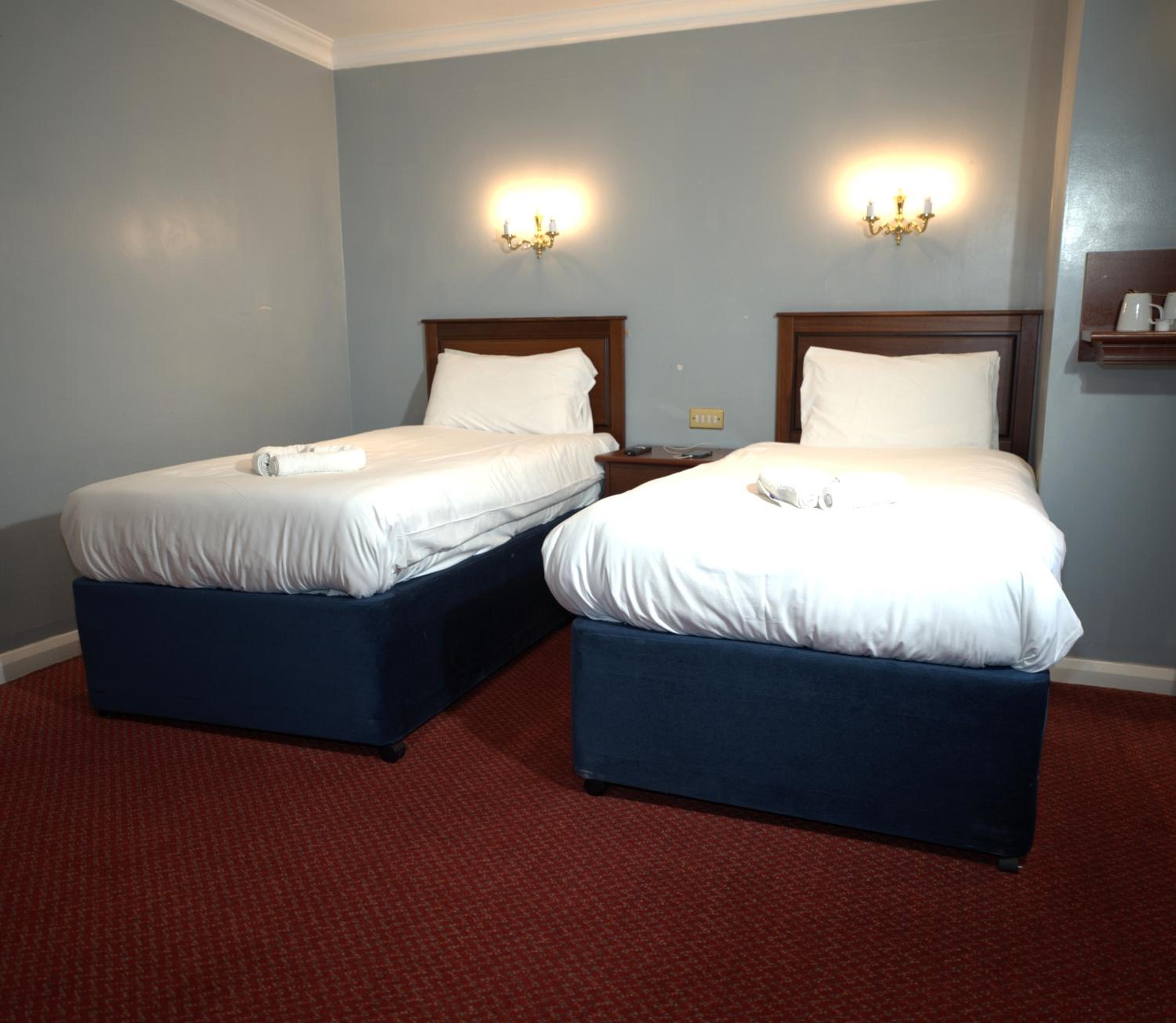 Standard Twin Room - Photo 3