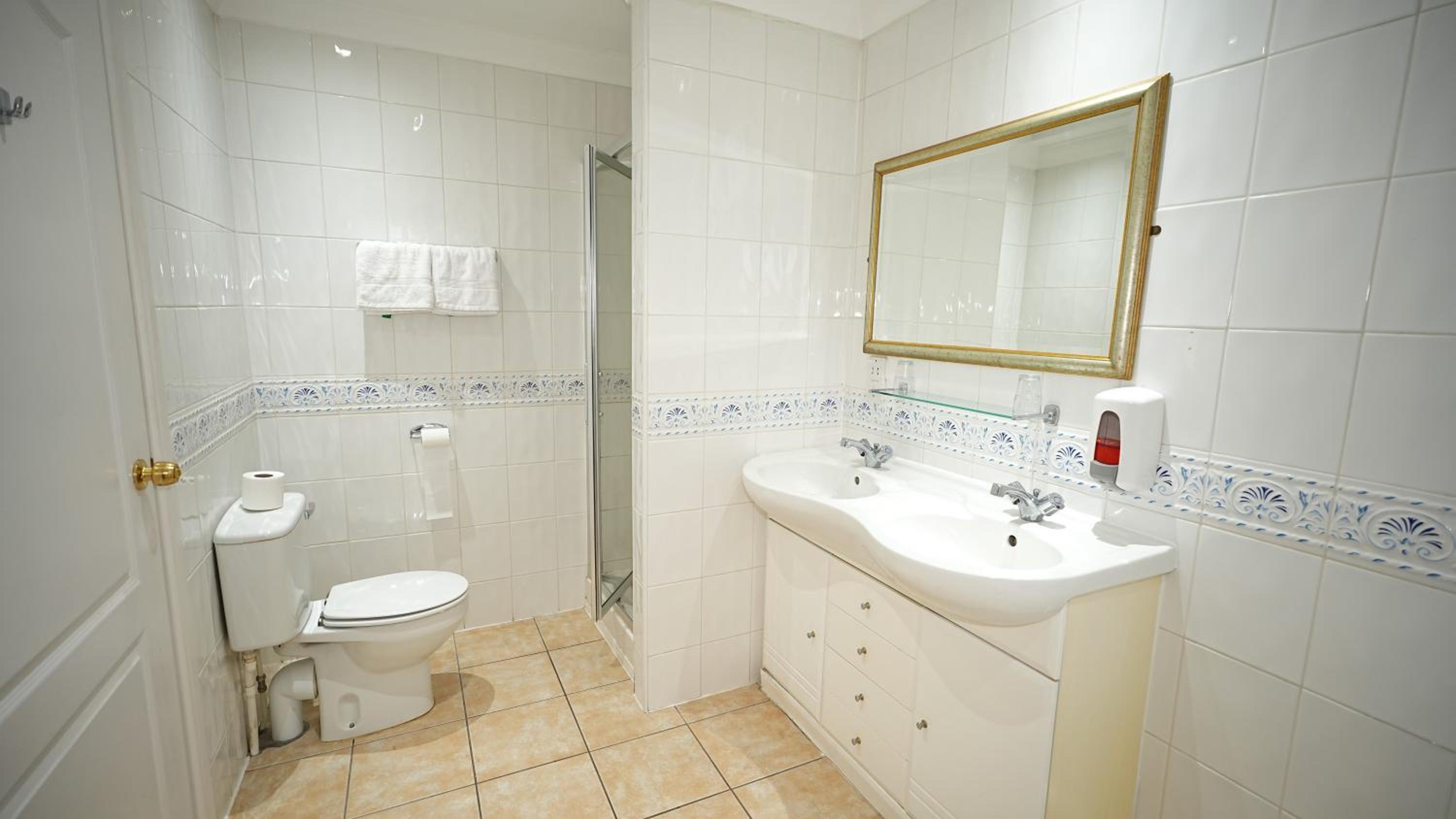 Standard Twin Room - Photo 4