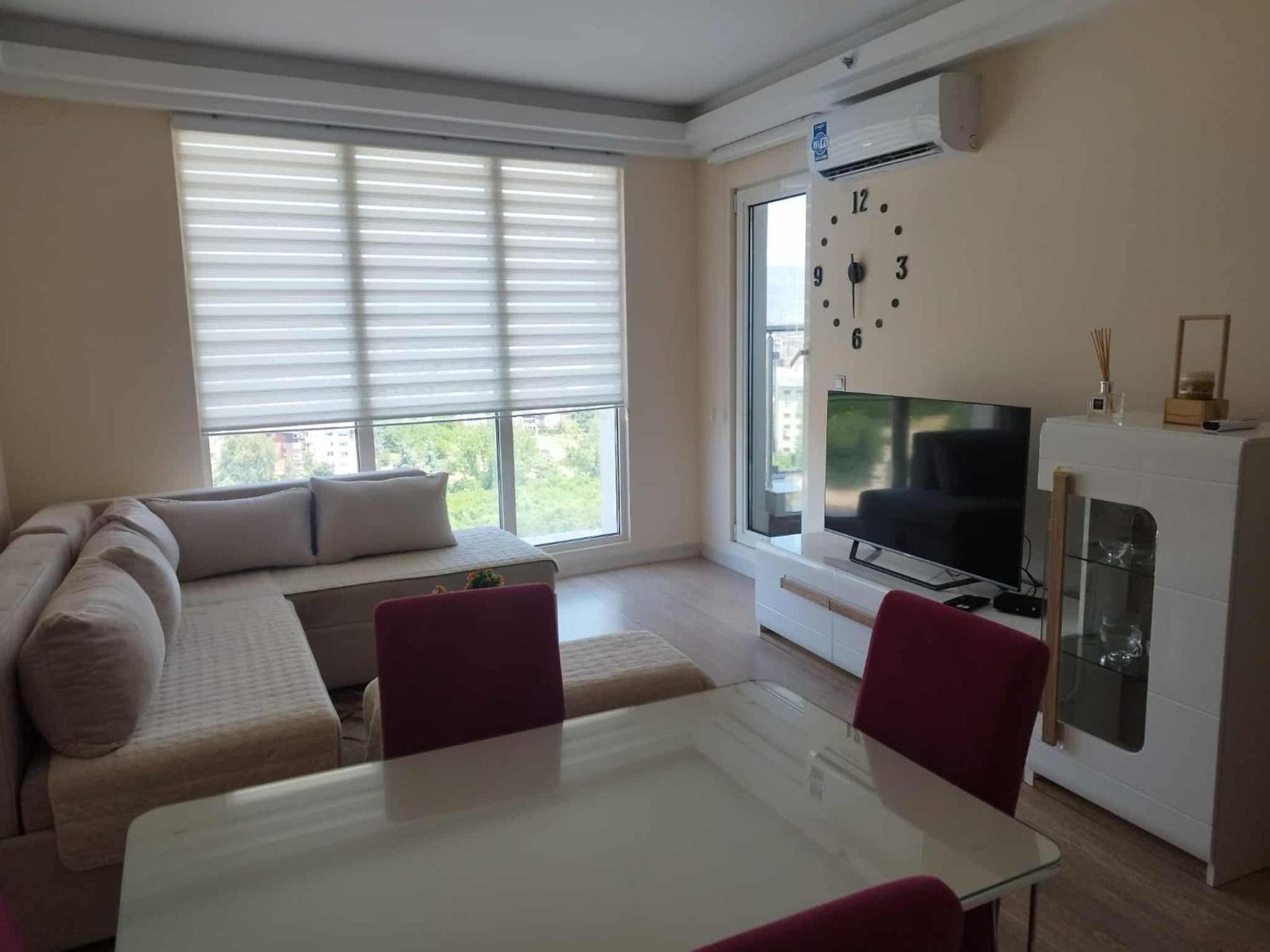 One-Bedroom Apartment with Balcony and City View photo 2
