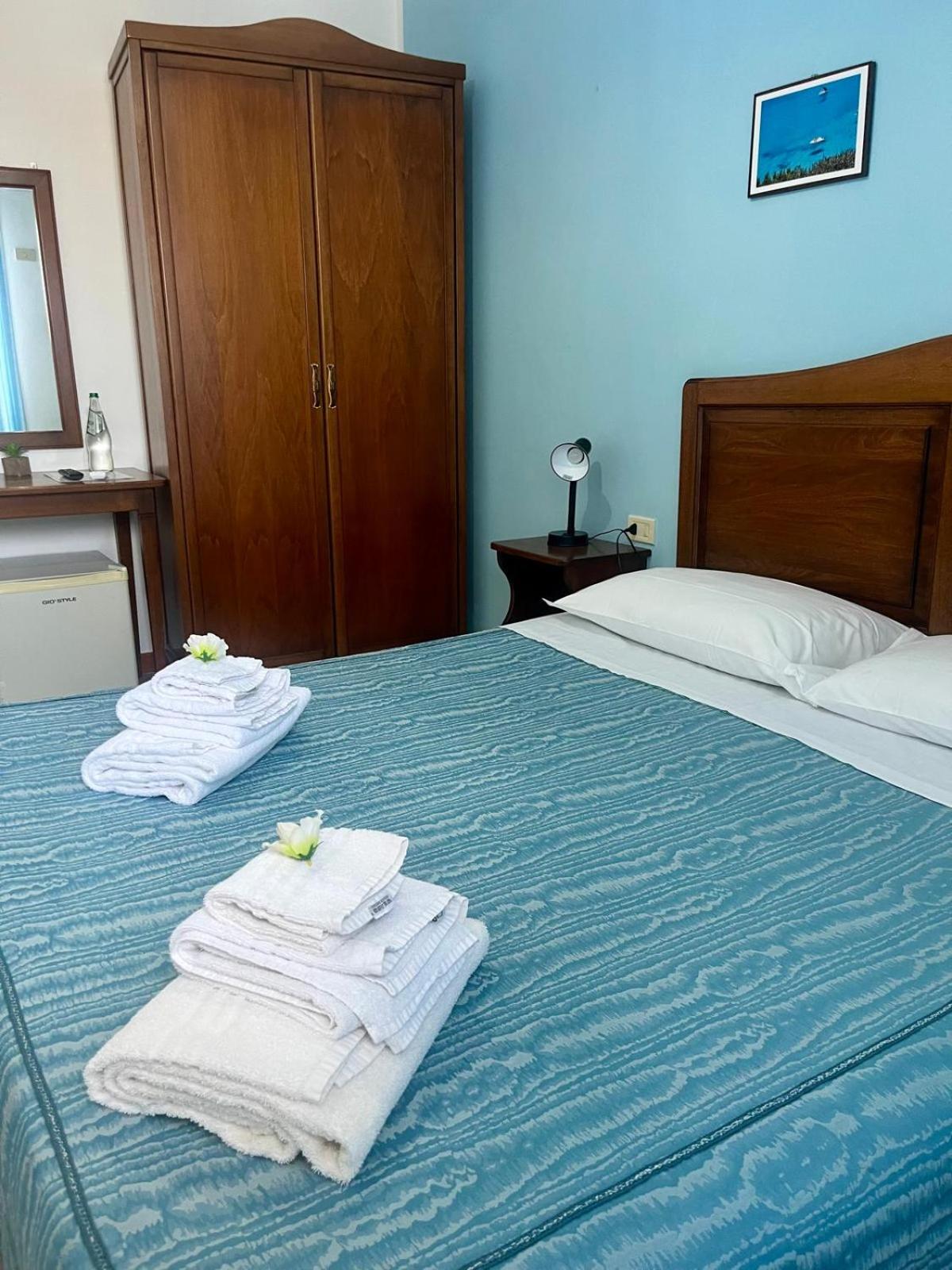 Standard Double Room photo 2