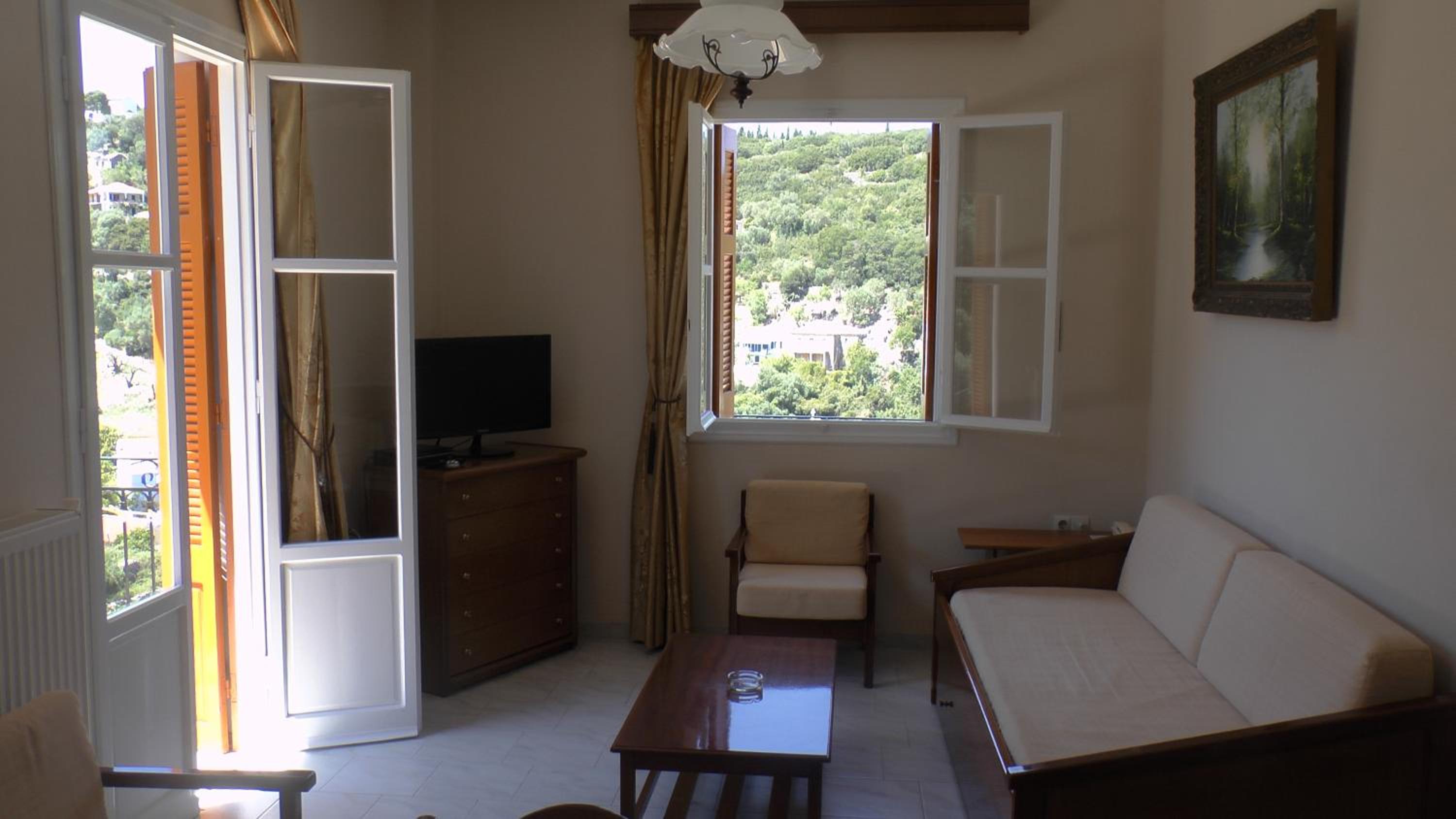 One-Bedroom Apartment photo 2