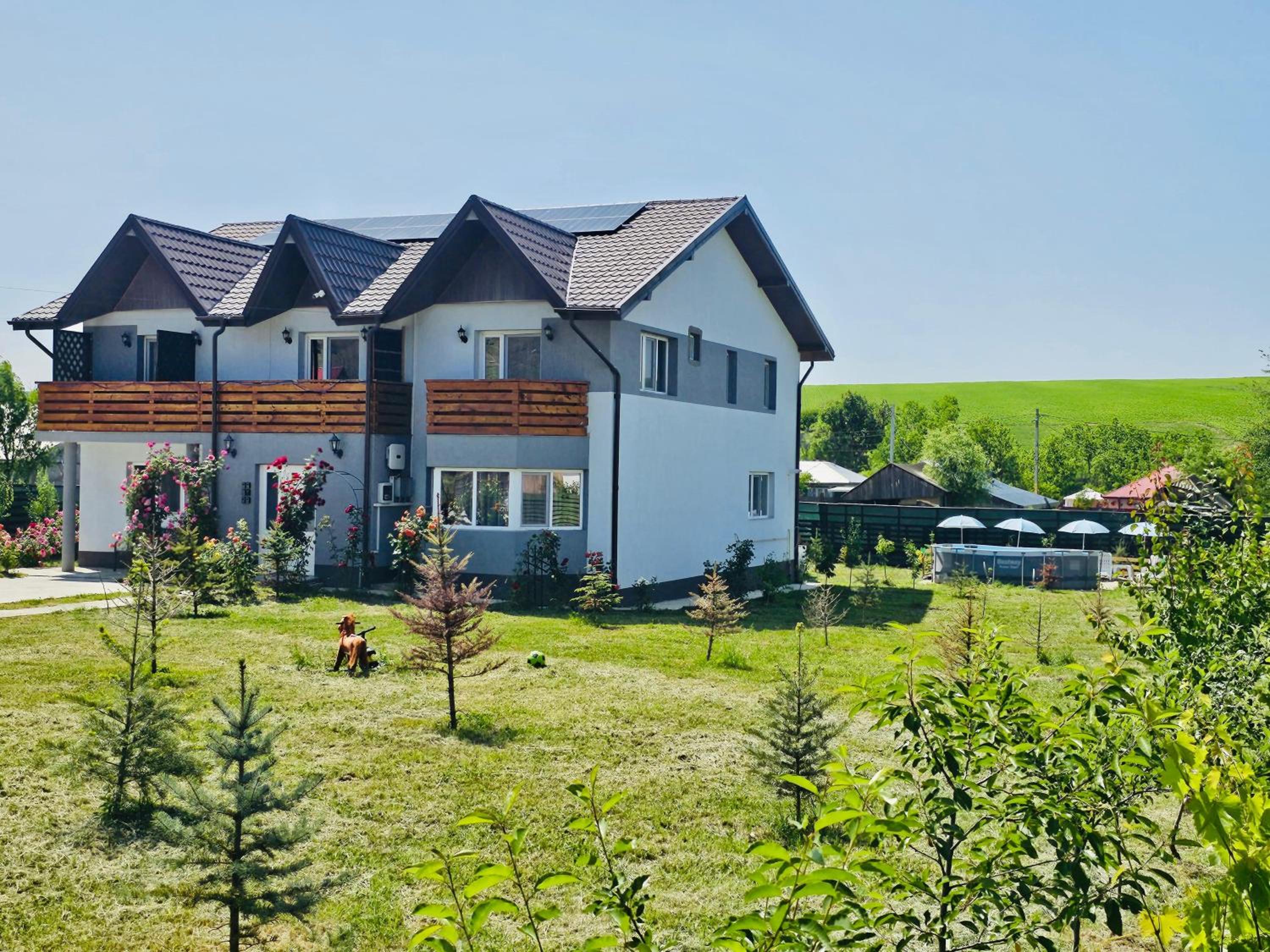 Seven-Bedroom House photo 1
