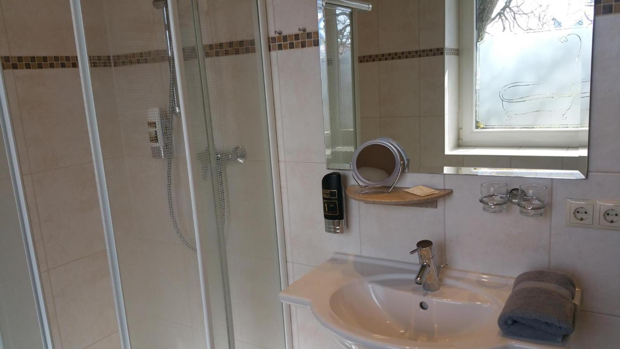 Deluxe Double or Twin Room - Photo 3
