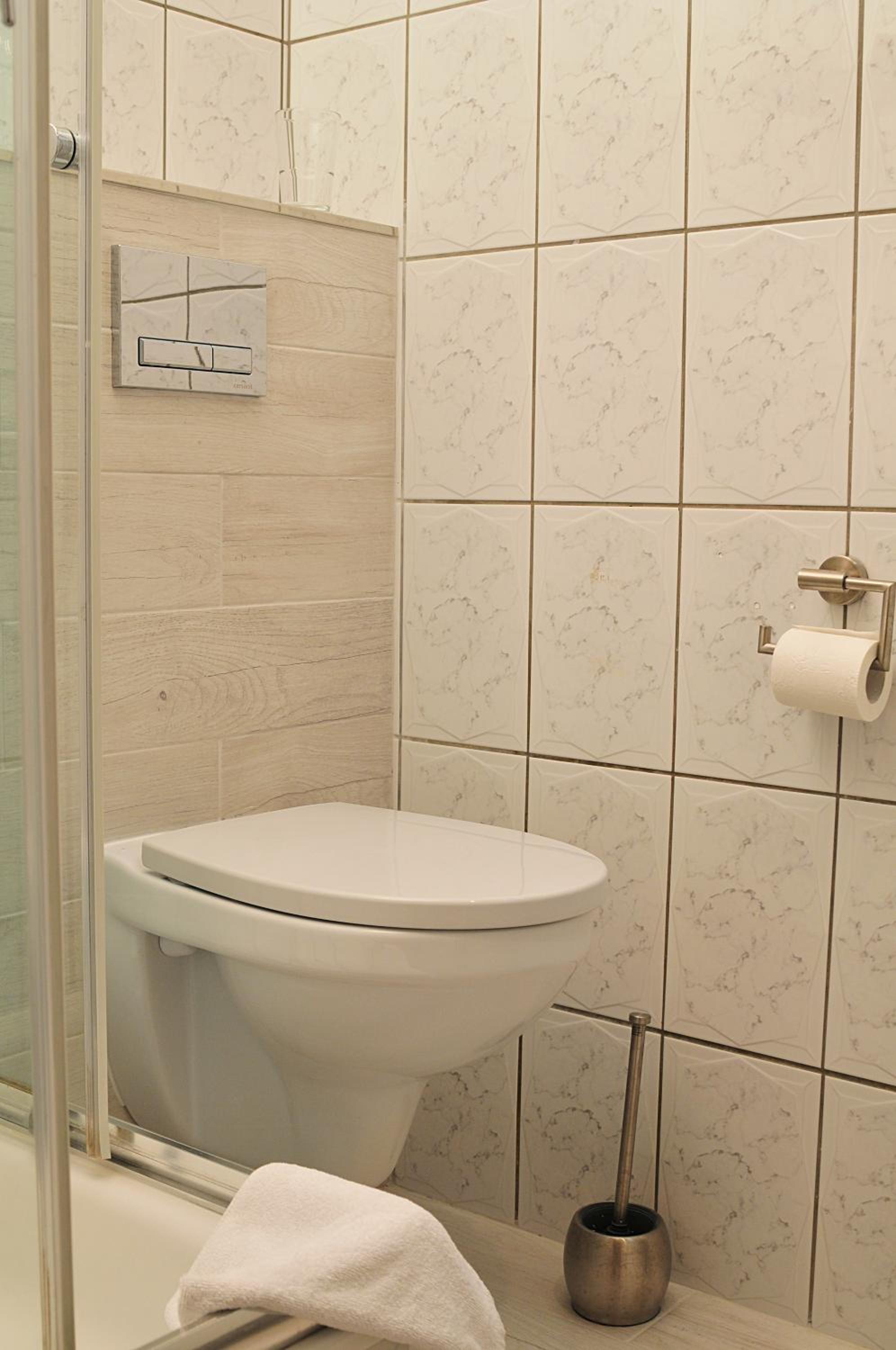 Twin Room - Photo 3