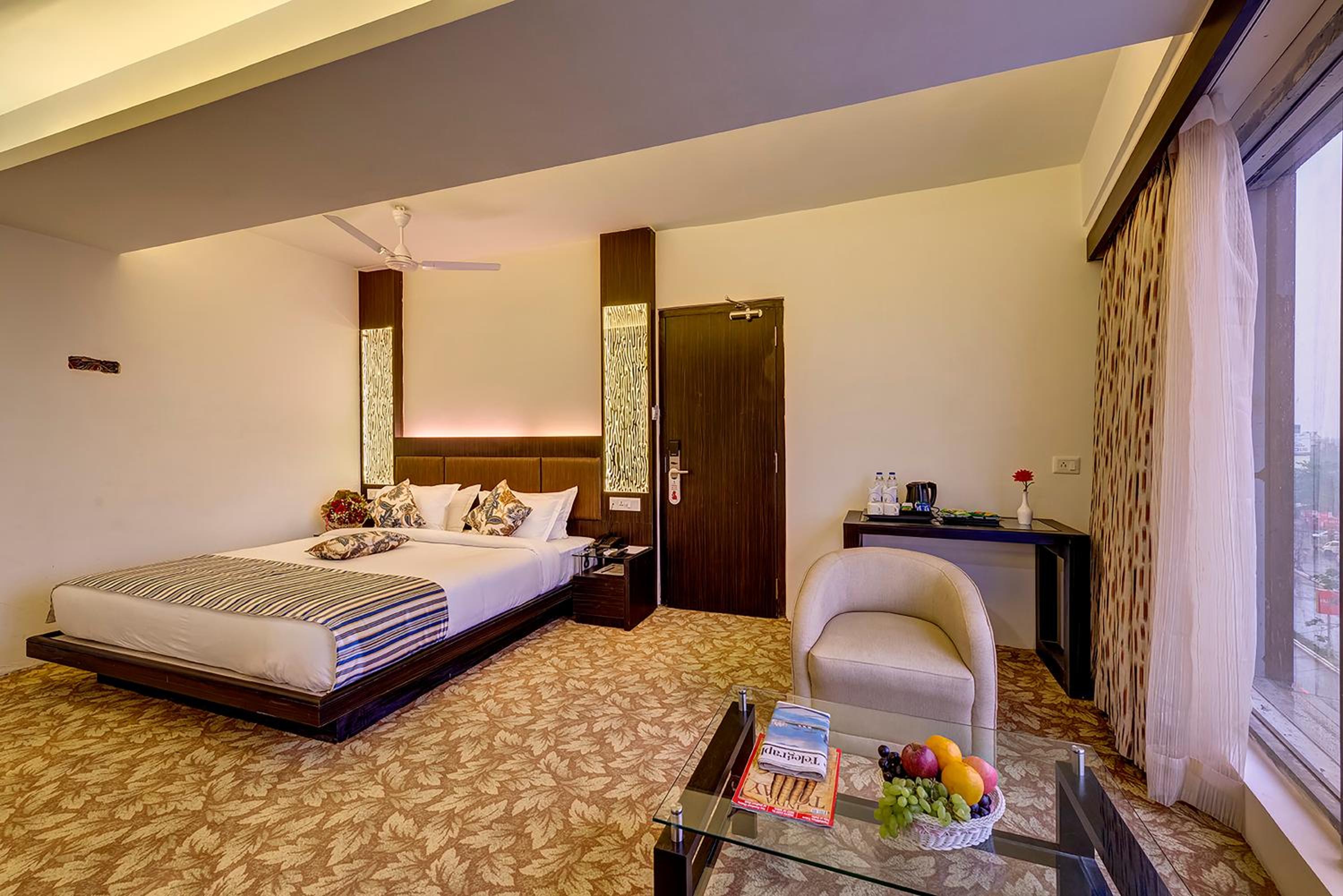 Royale Room - Photo 2