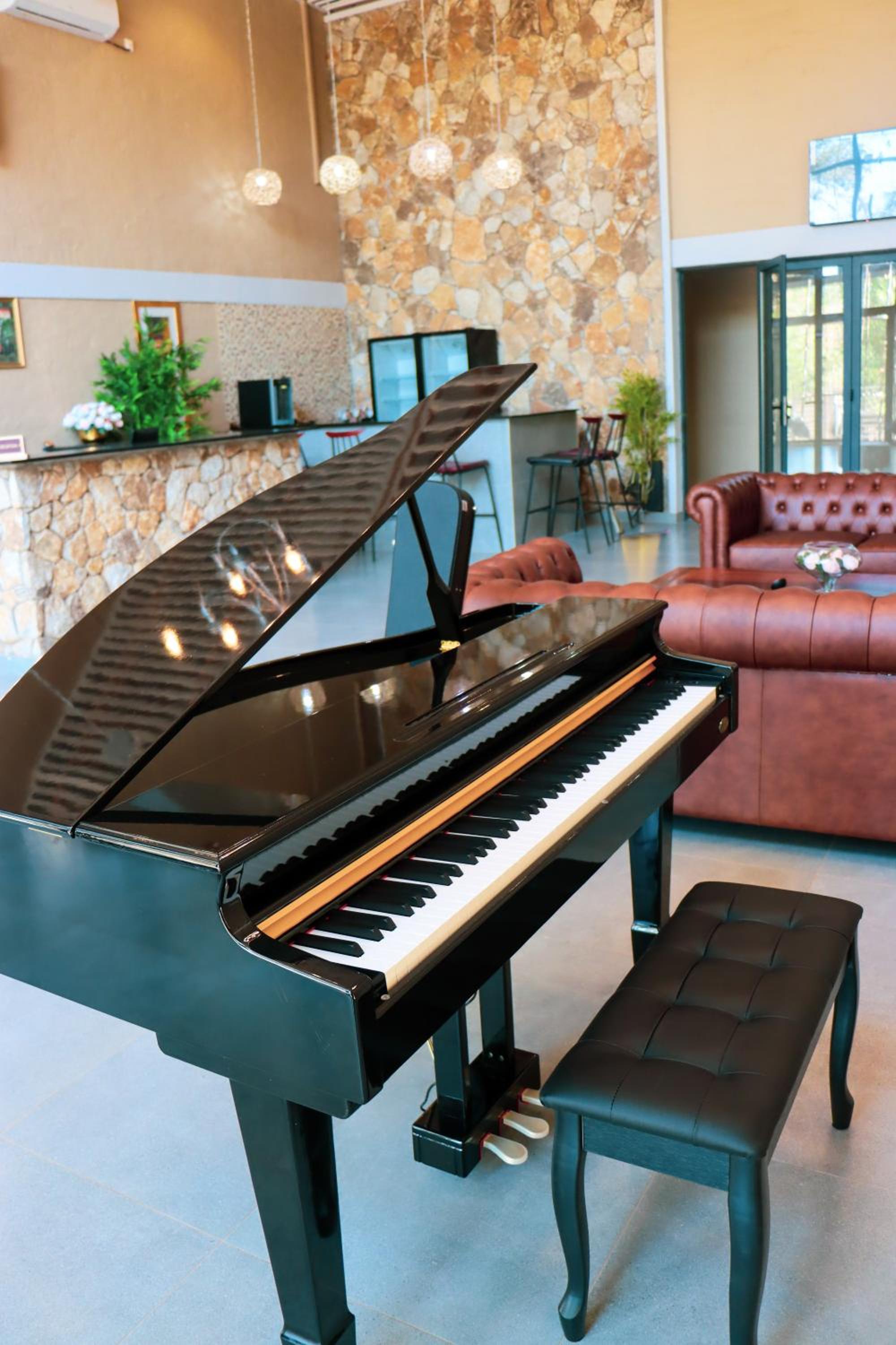 King Suite with Pool View