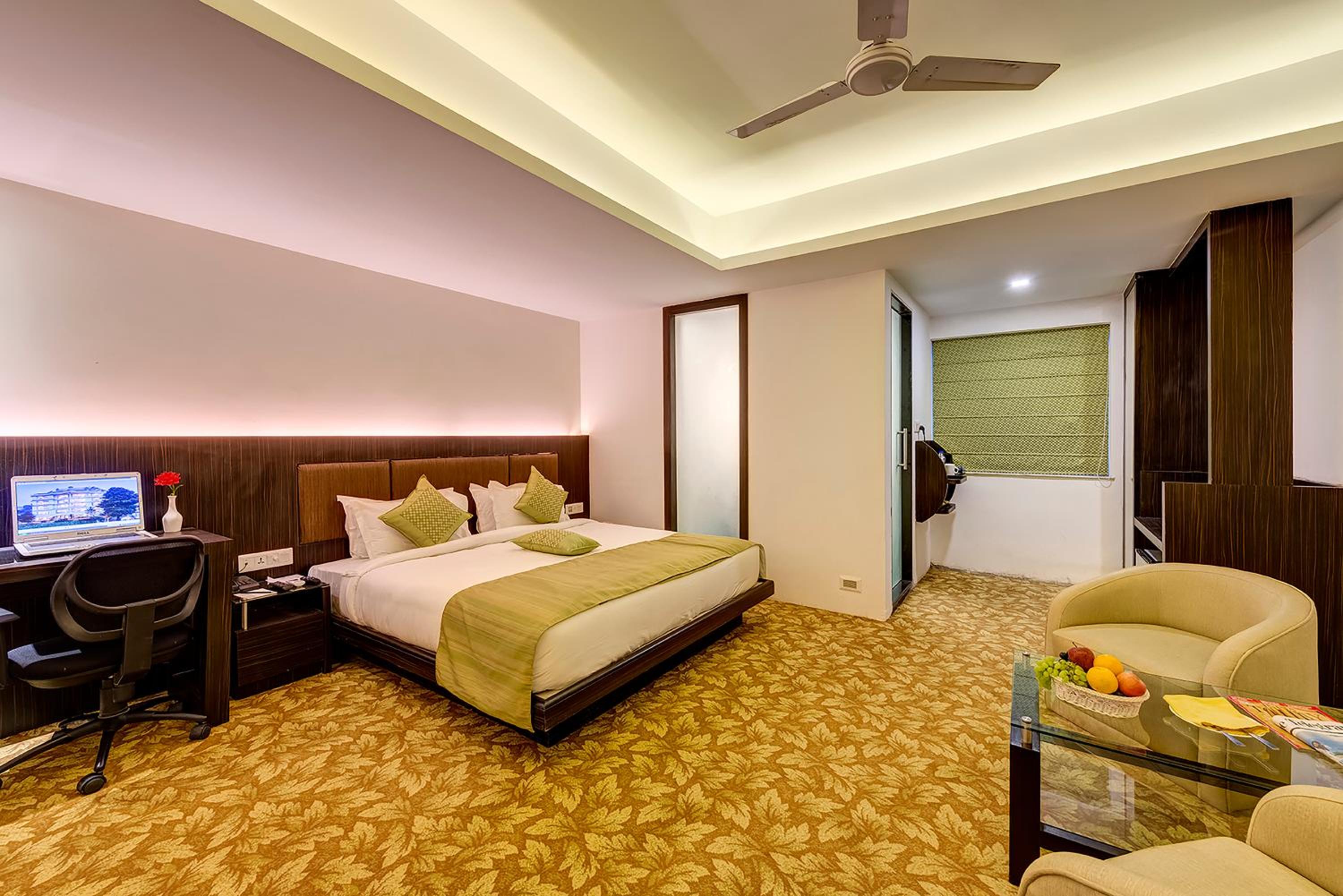 Royale Room - Photo 3