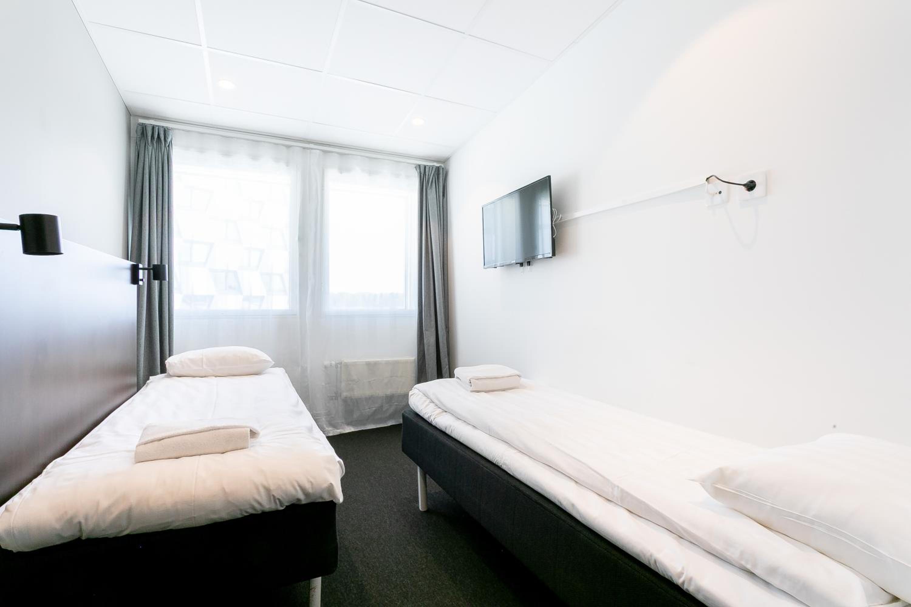 Twin Room - Photo 4