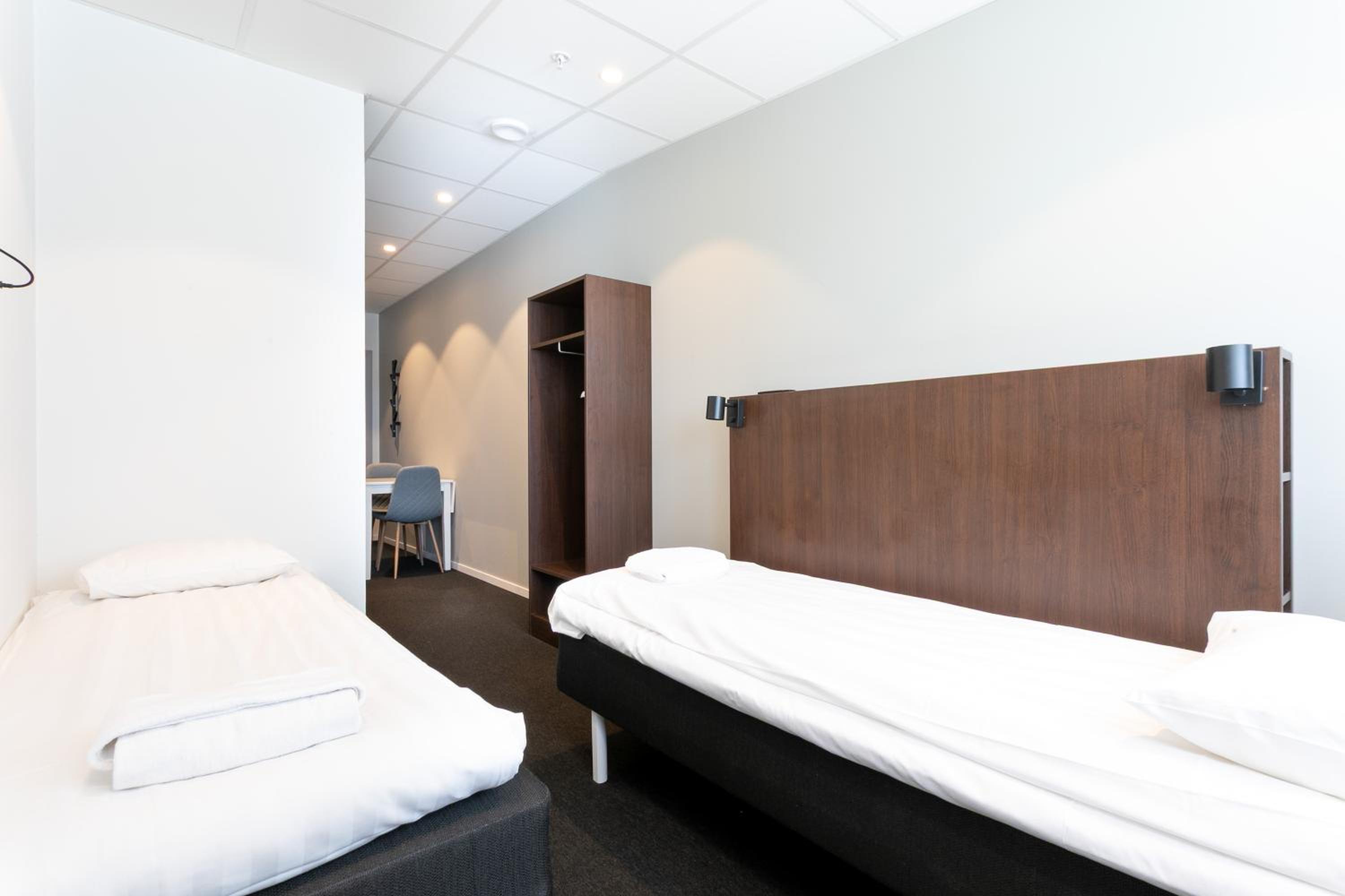 Twin Room - Photo 2