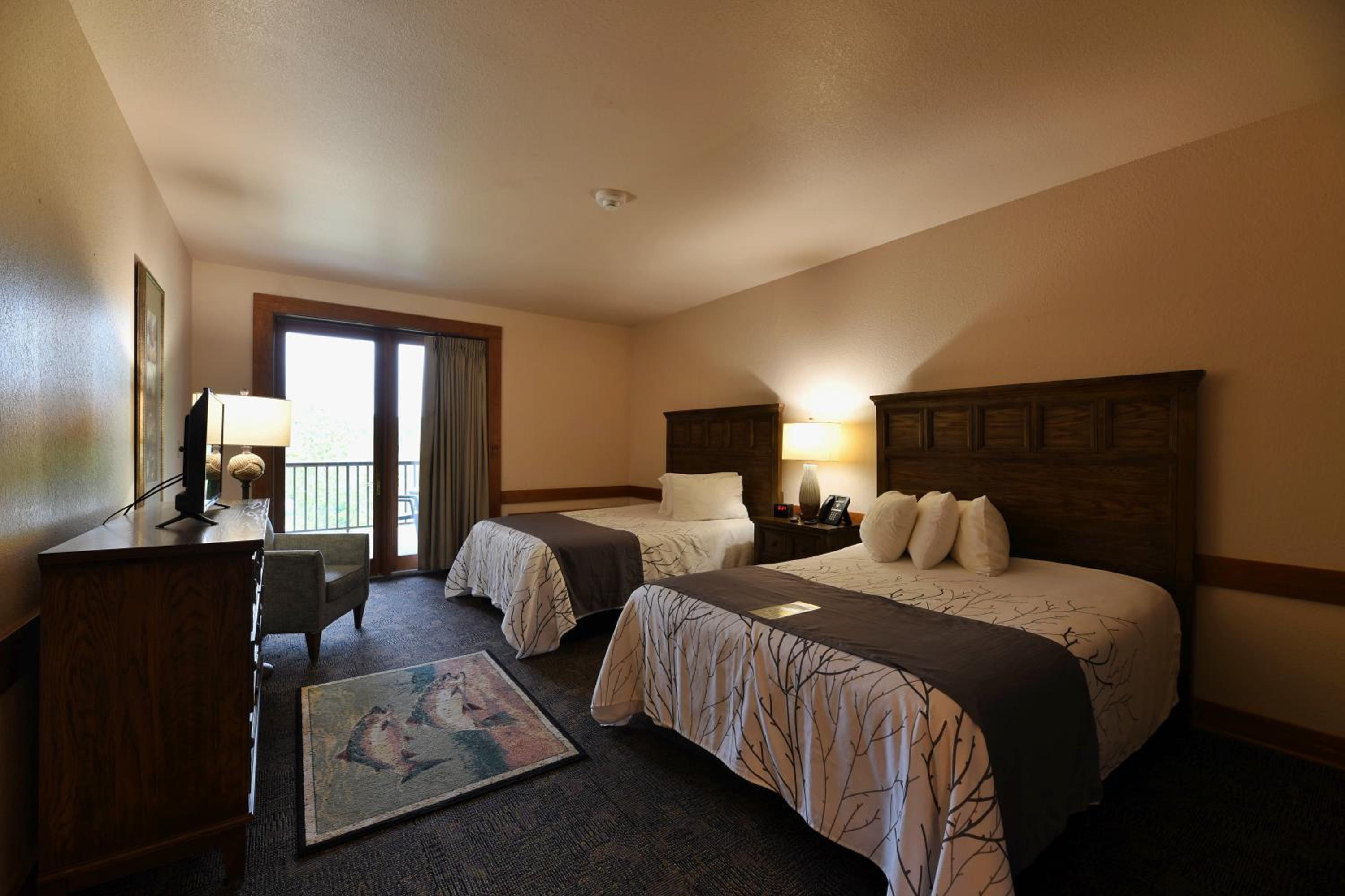 Queen Room with Two Queen Beds photo 2