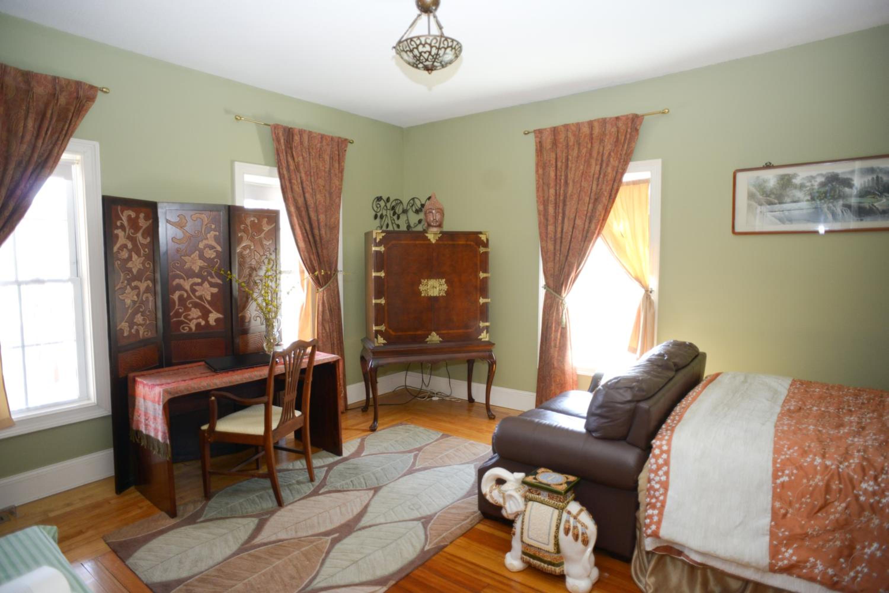 Queen Room - Disability Access photo 1