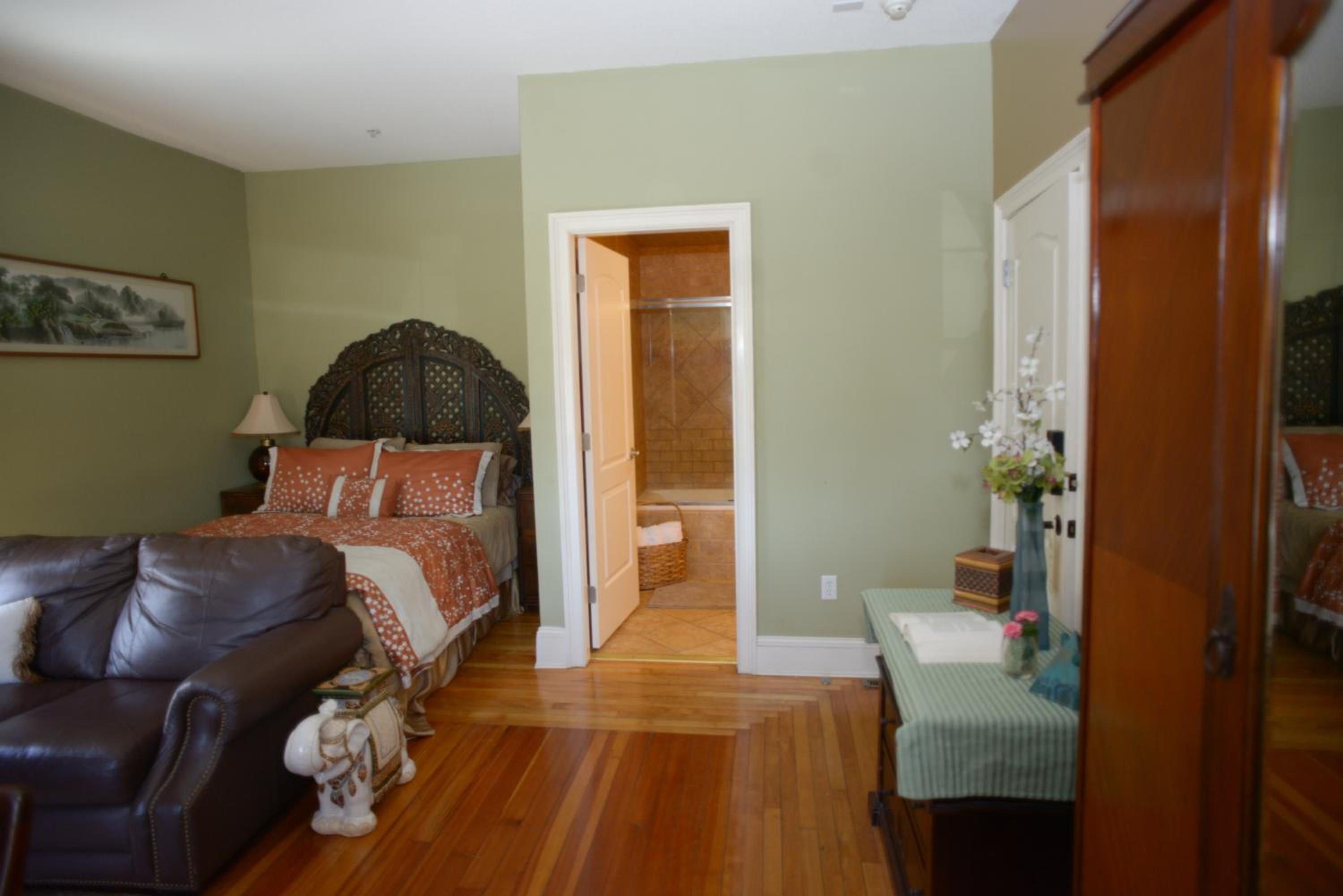 Queen Room - Disability Access photo 3