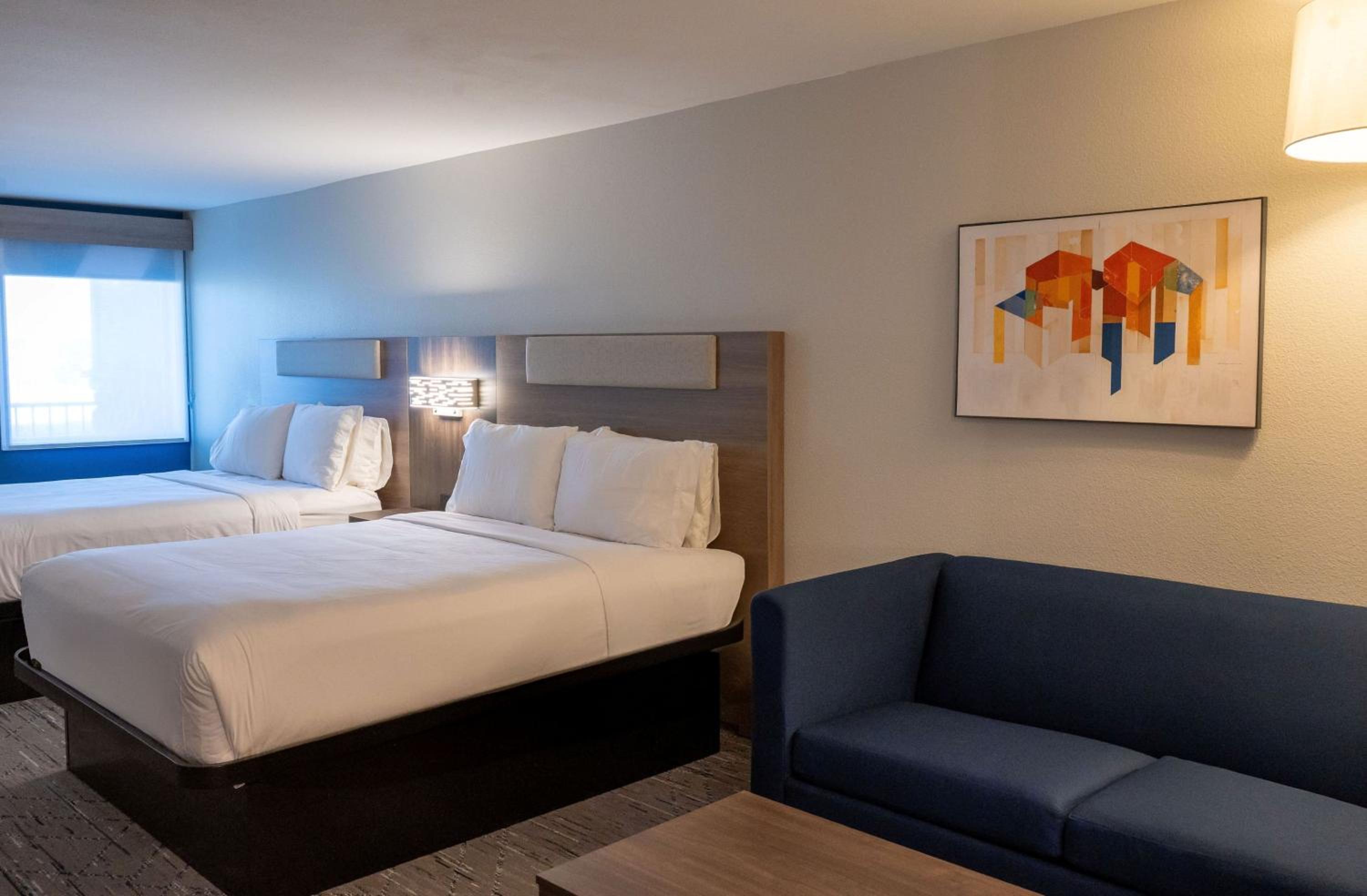 Queen Family Suite with Two Queen Beds - Non-Smoking photo 1