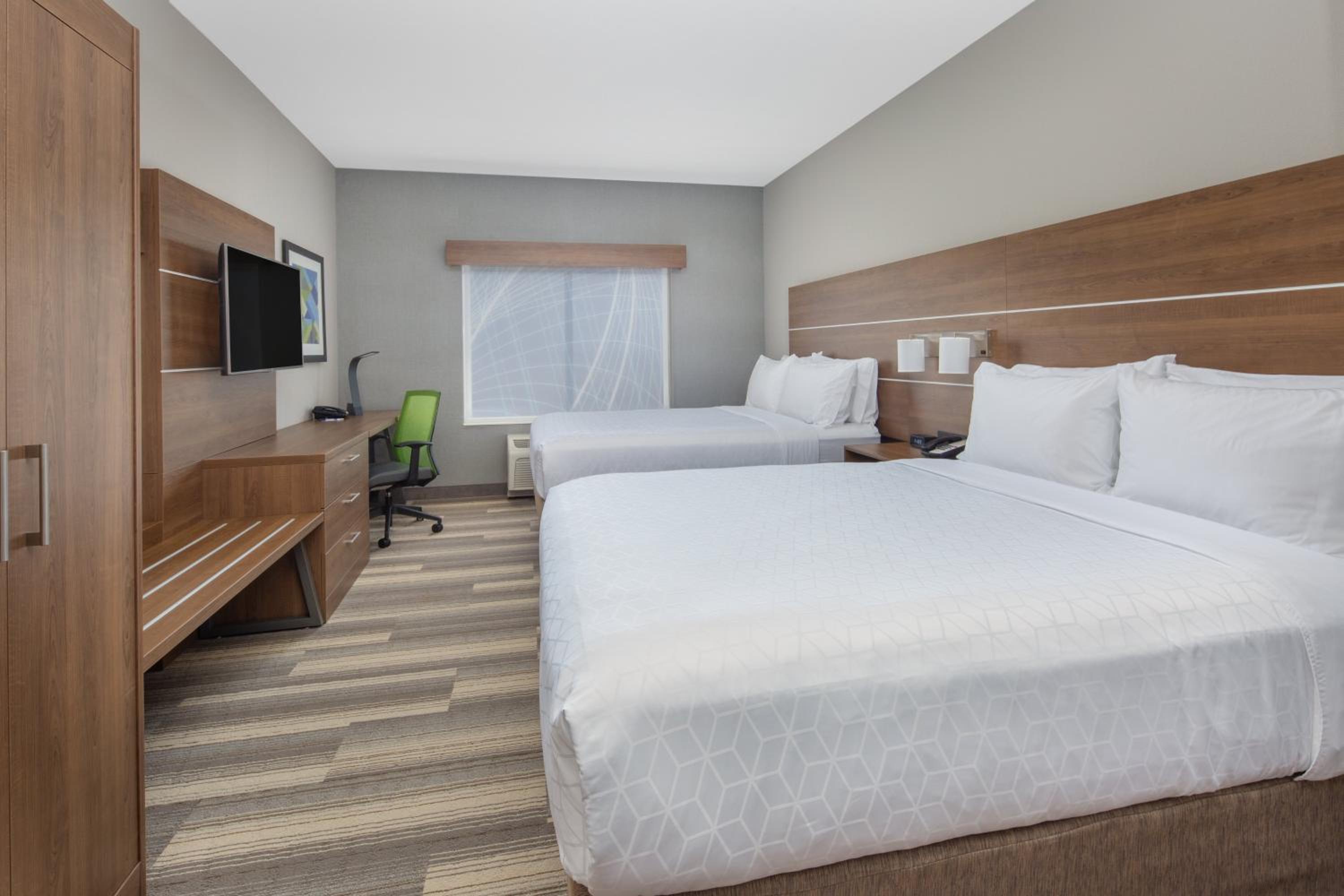Queen Suite - Photo 2