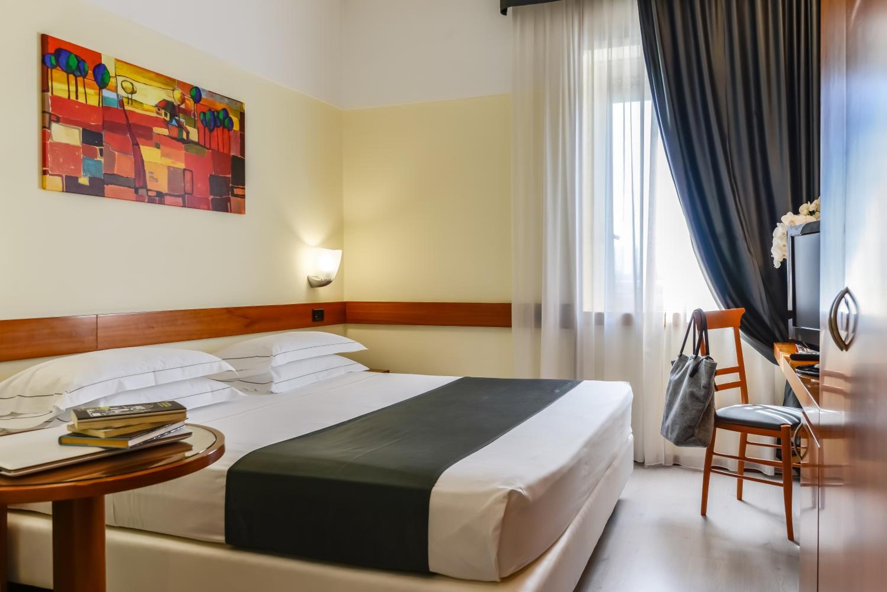 Standard Double or Twin Room - Photo 3