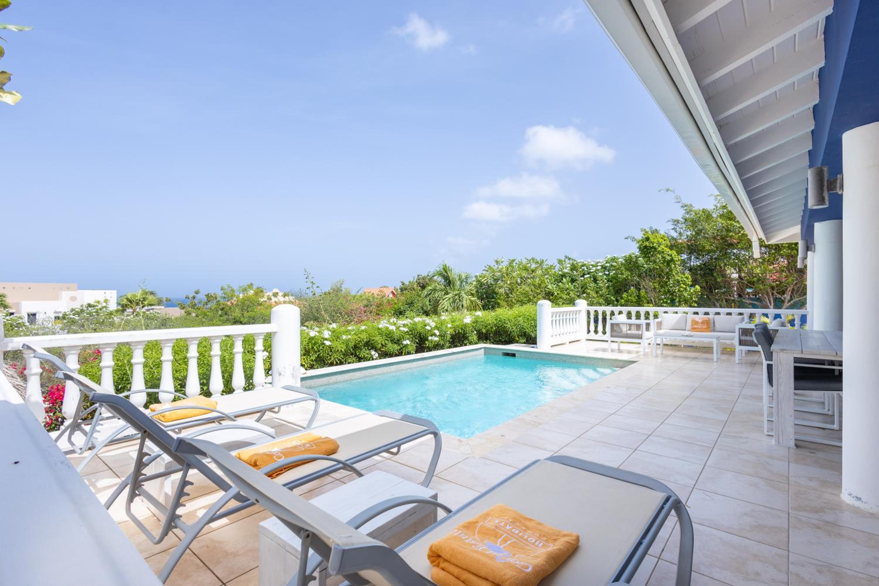 Three-Bedroom Villa photo 2