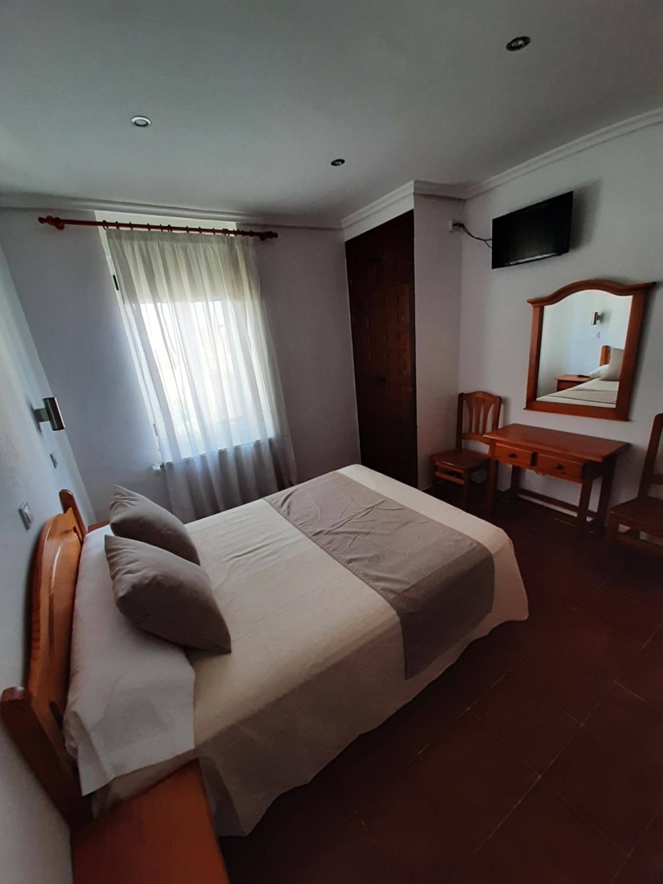 Queen Room photo 2