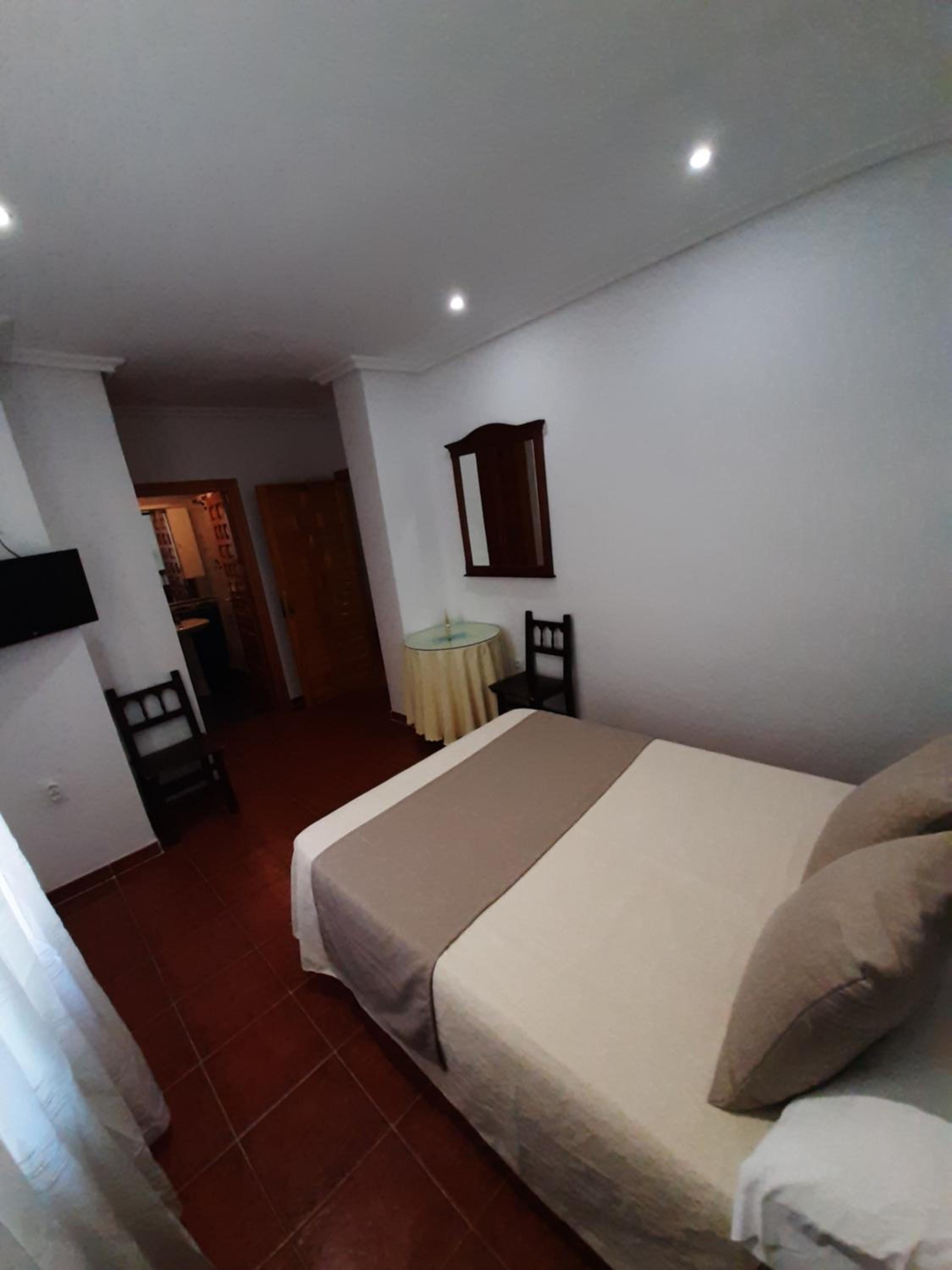 Budget Double Room photo 3