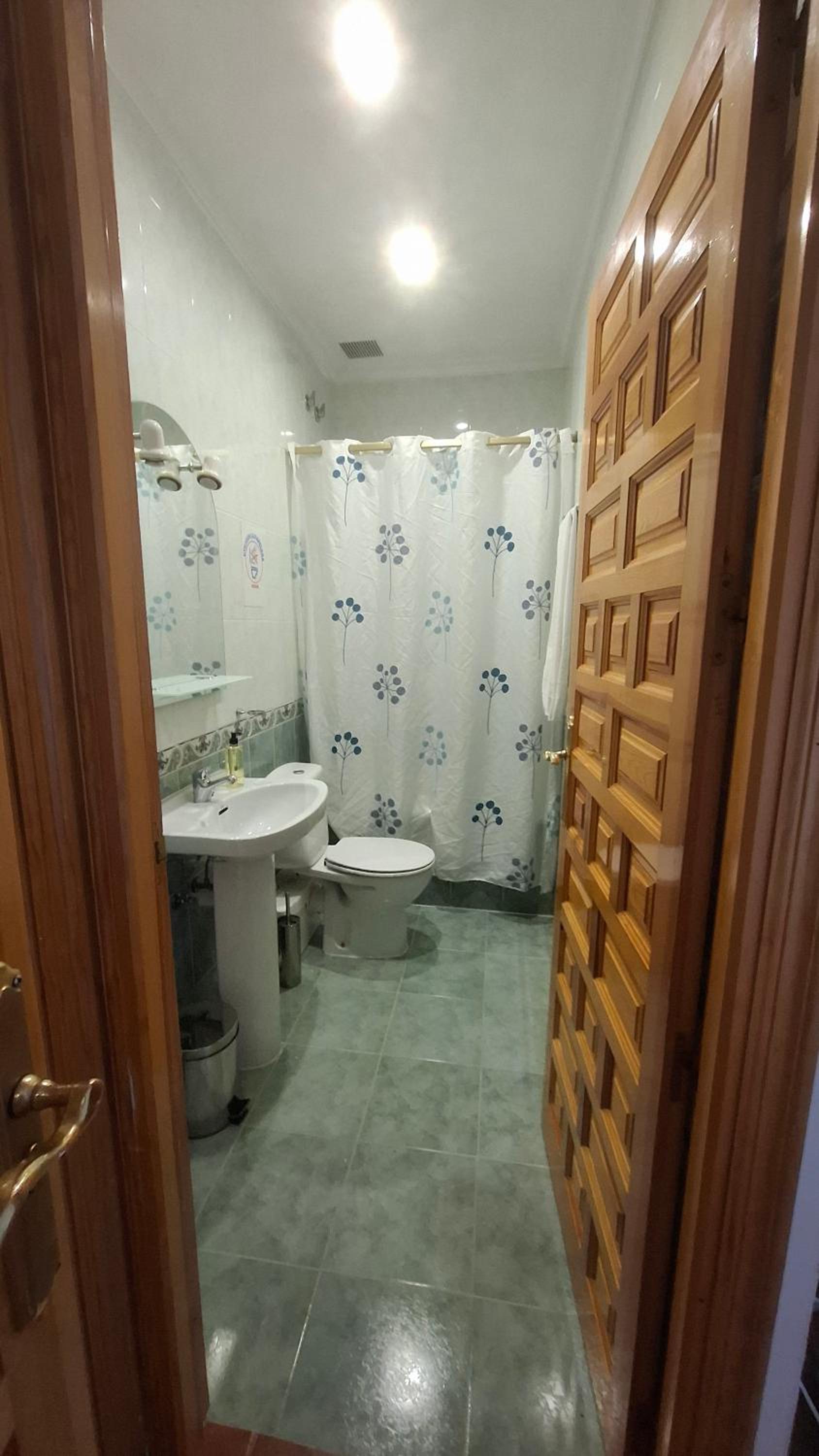Budget Twin Room photo 3