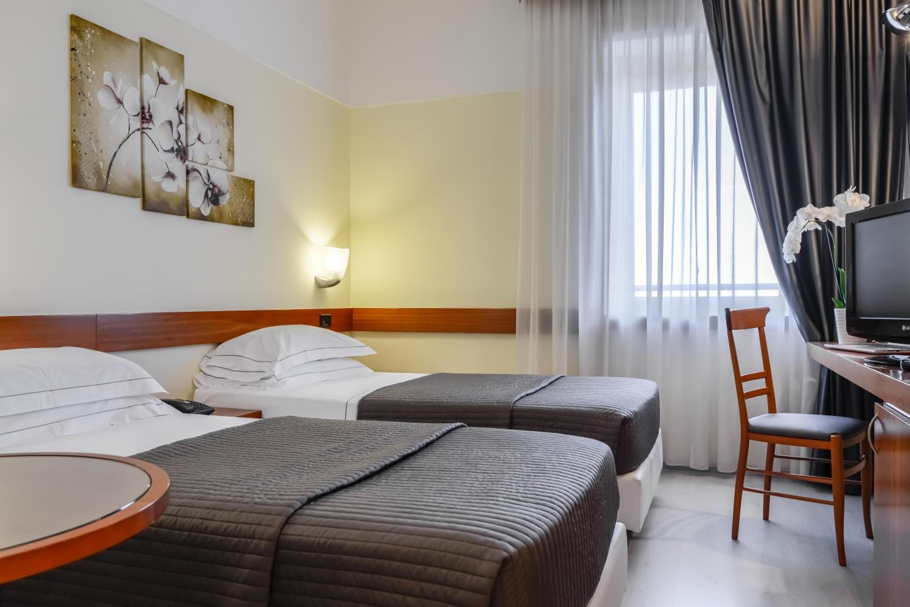Standard Triple Room - Photo 1