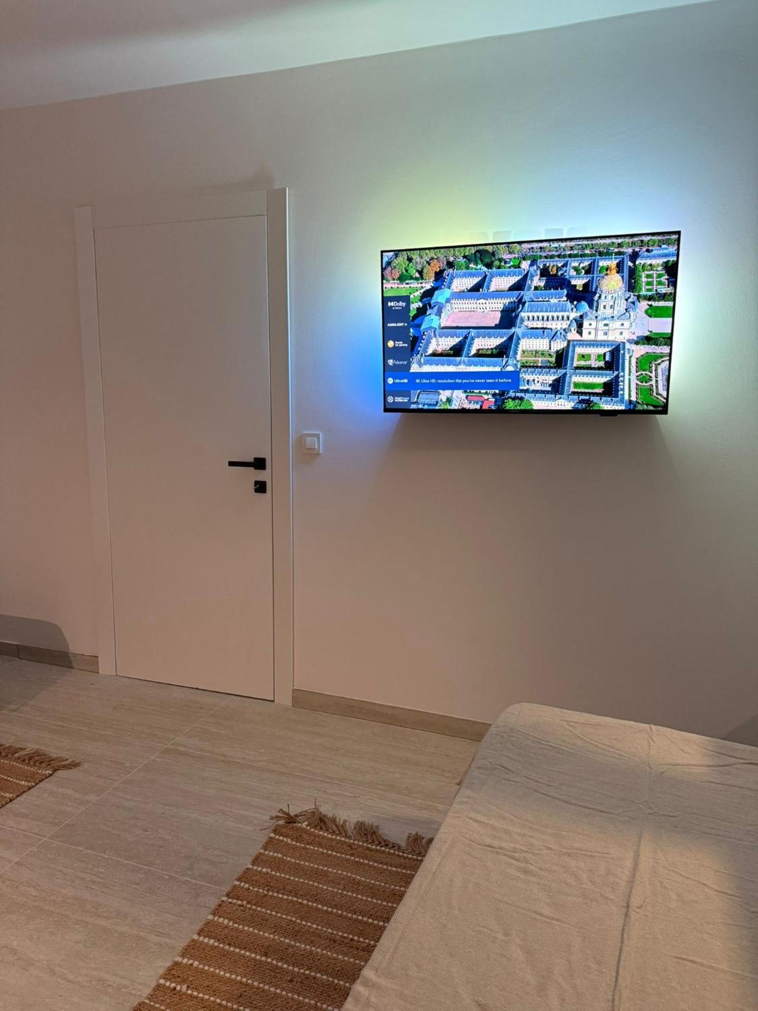 Two-Bedroom Deluxe Apartment with Balcony photo 1