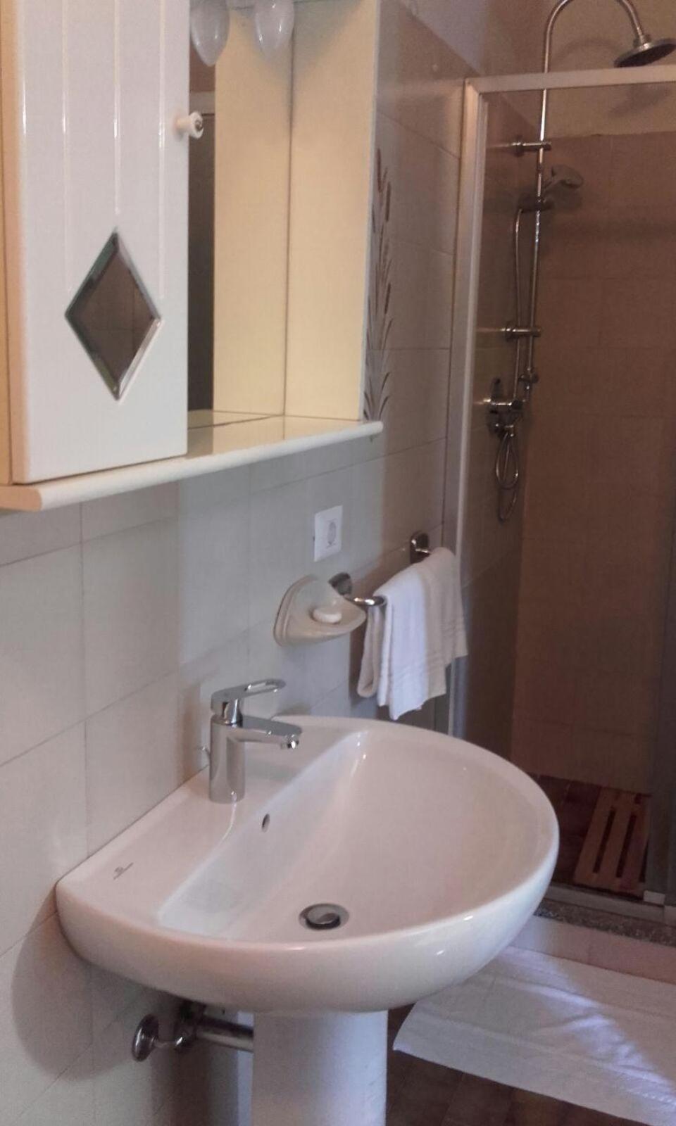 Triple Room - Photo 5