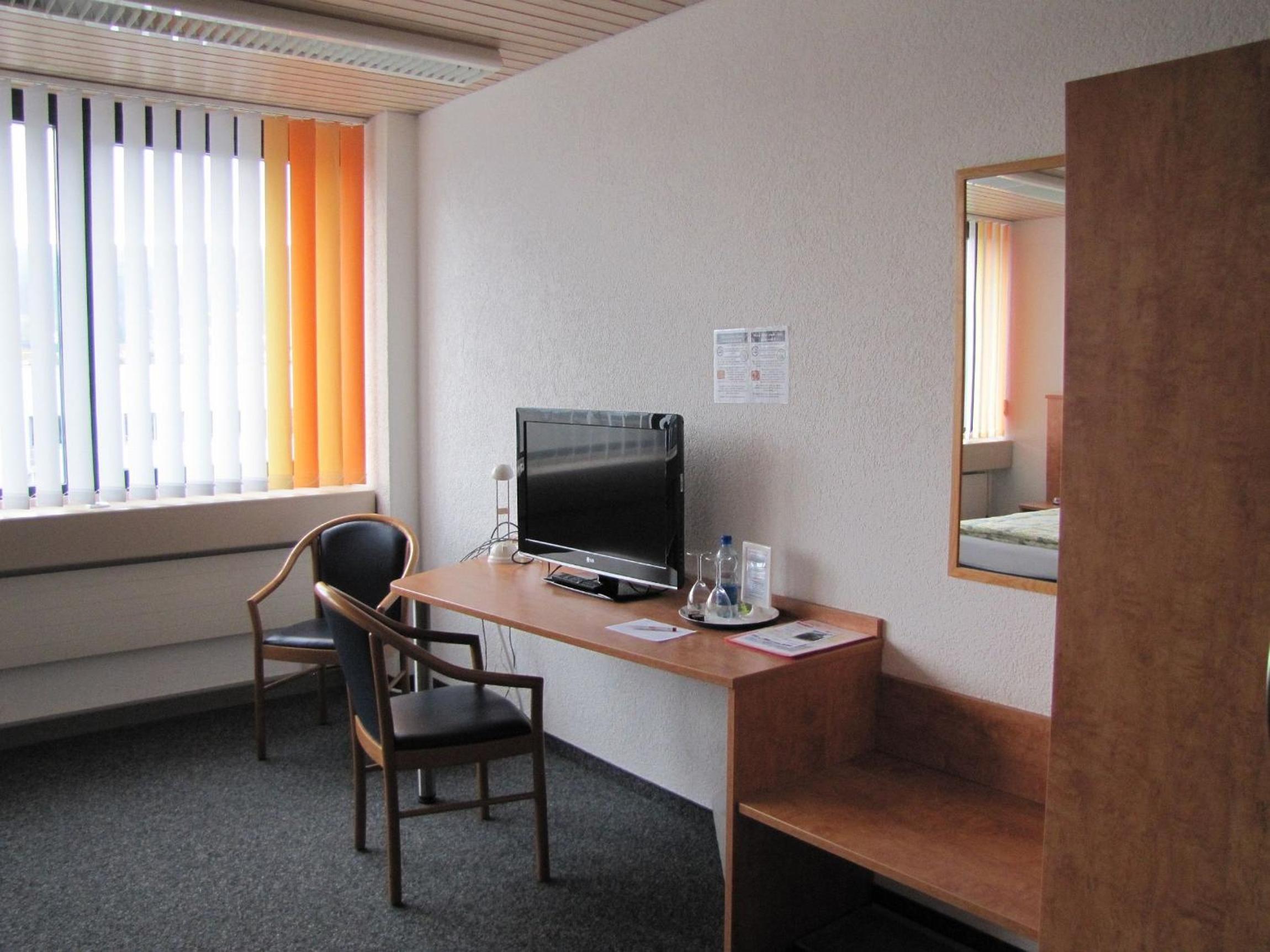 Double Room (1 Adult) - Photo 5