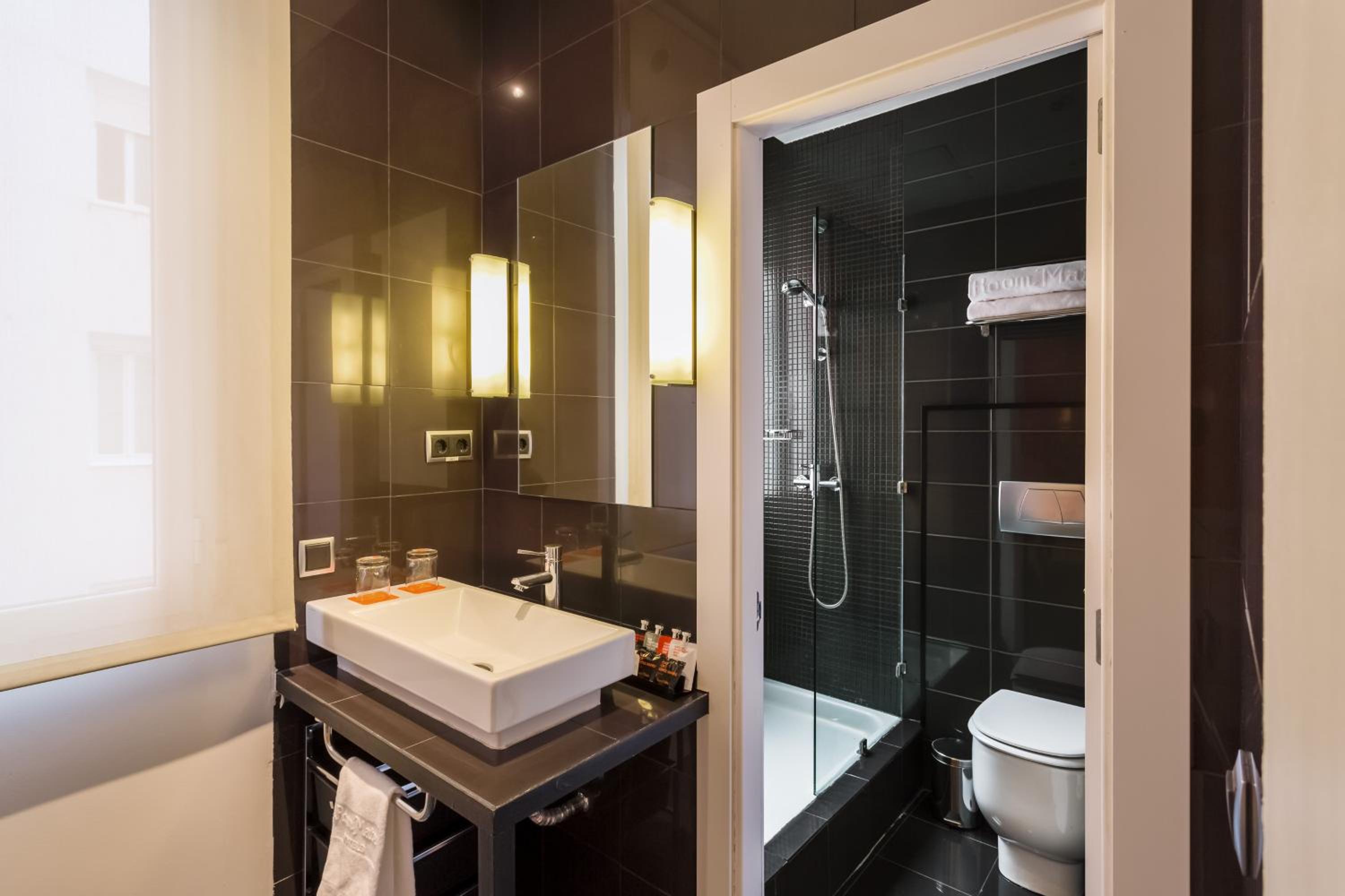 Double or Twin Room - Photo 5