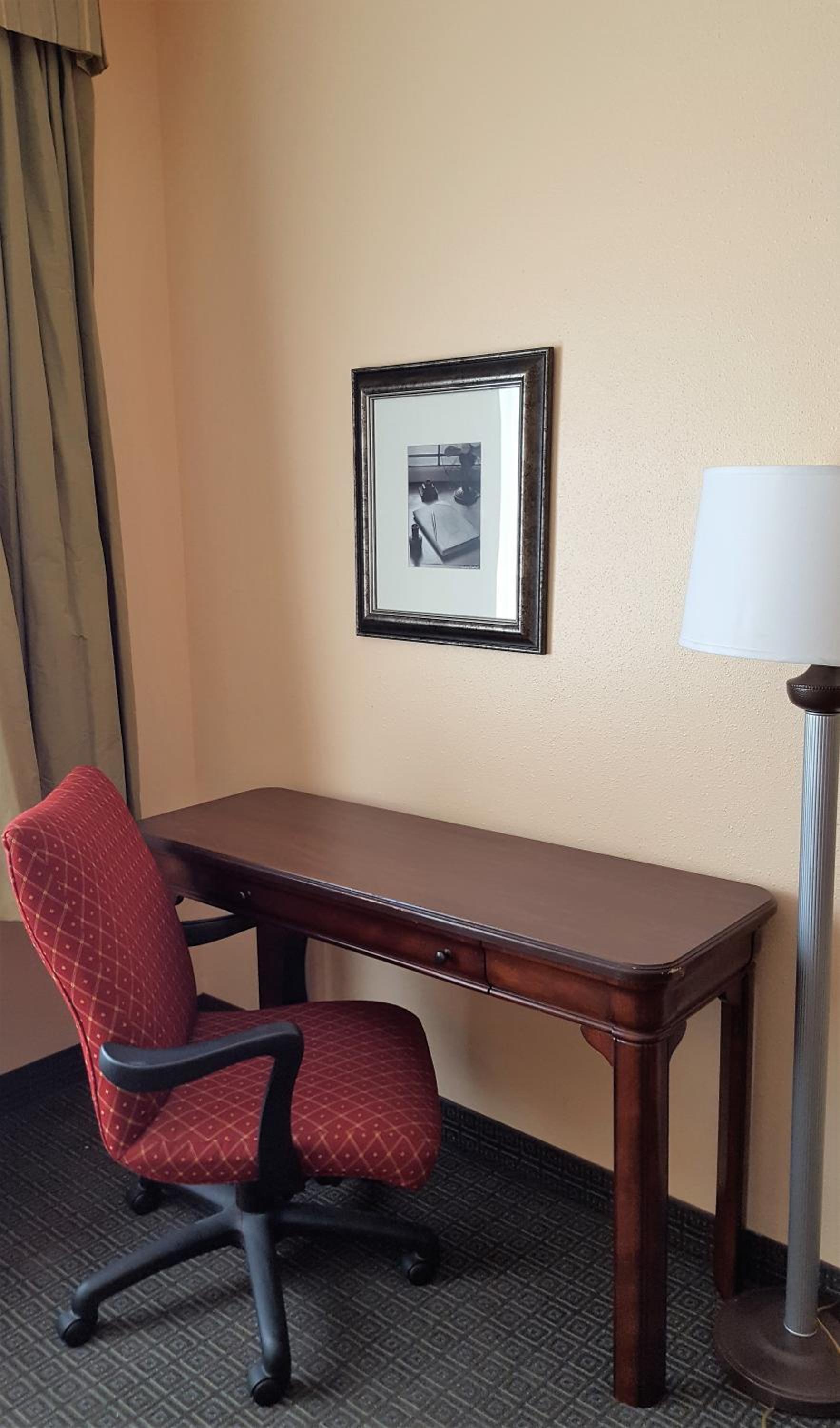 King Room - Non-Smoking - Photo 3