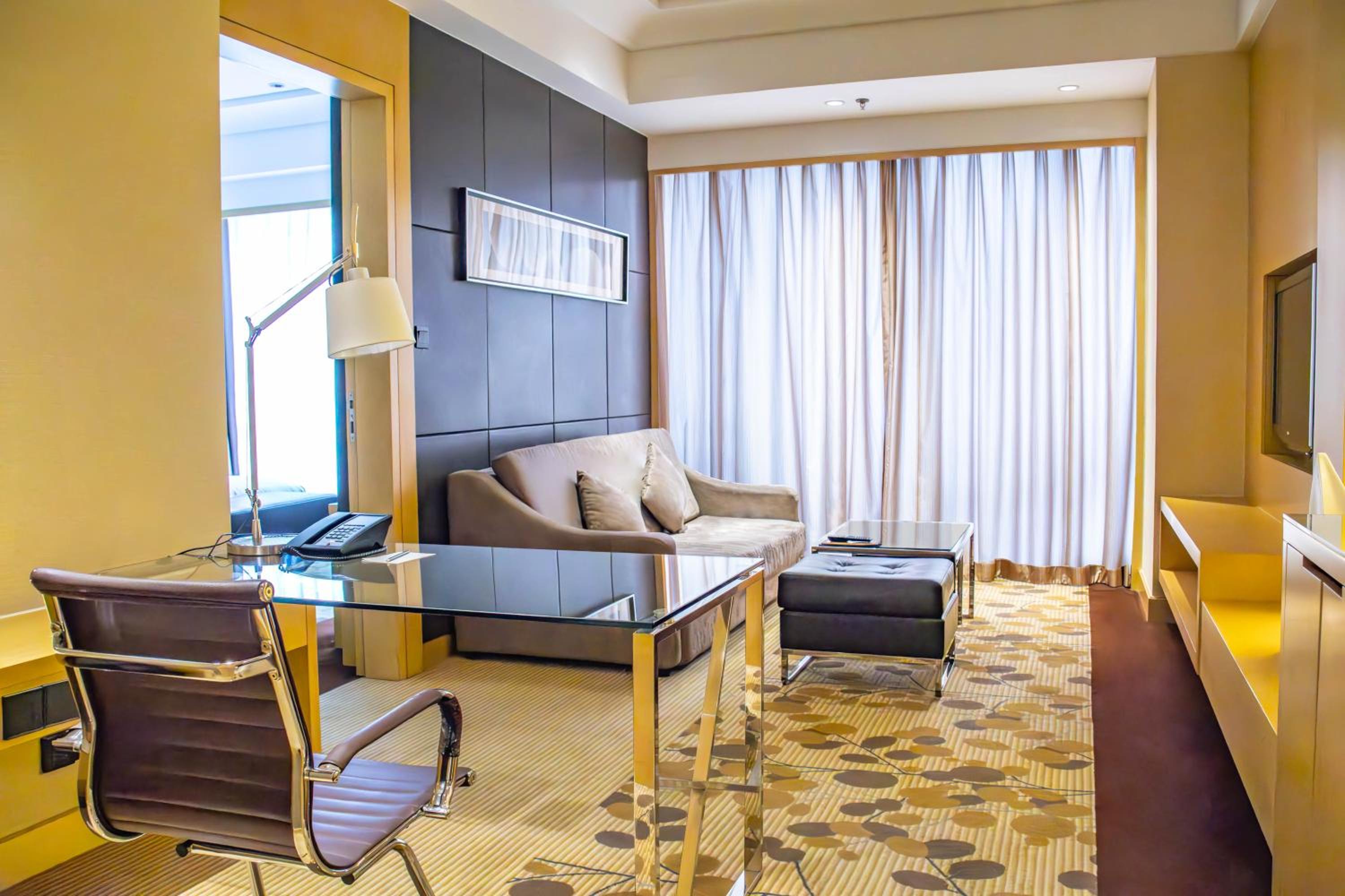 Family Suite with Sofa Bed photo 3